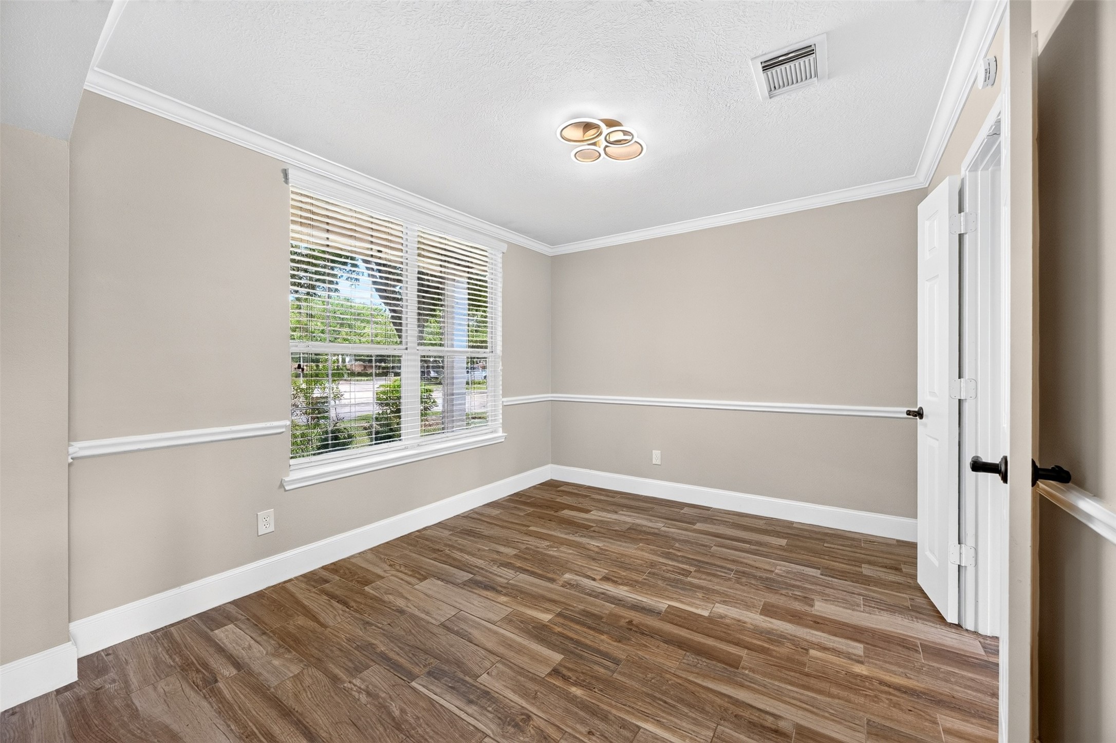 7603 Kenmark Court Property Photo 9