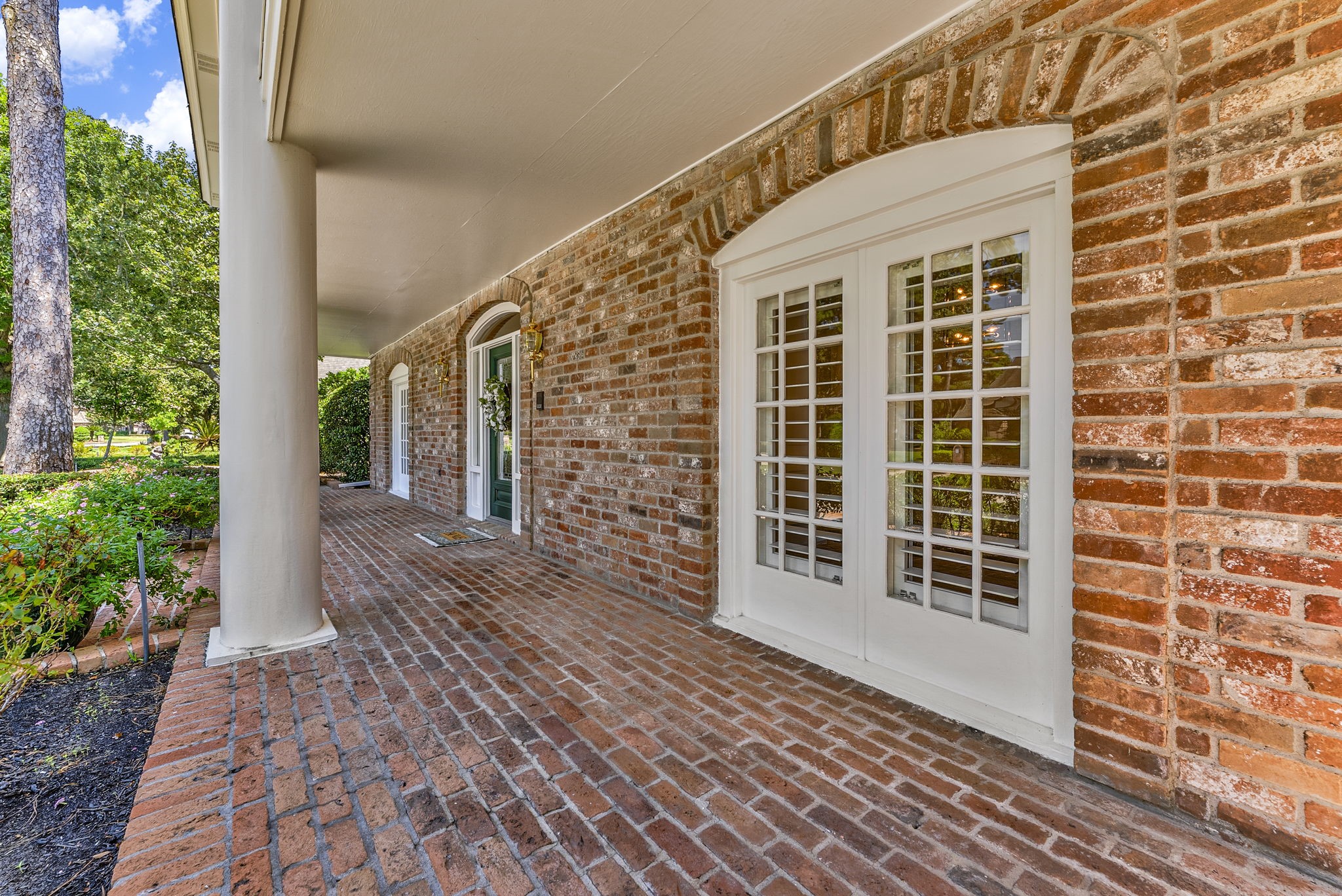 16014 Champion Drive Property Photo 5