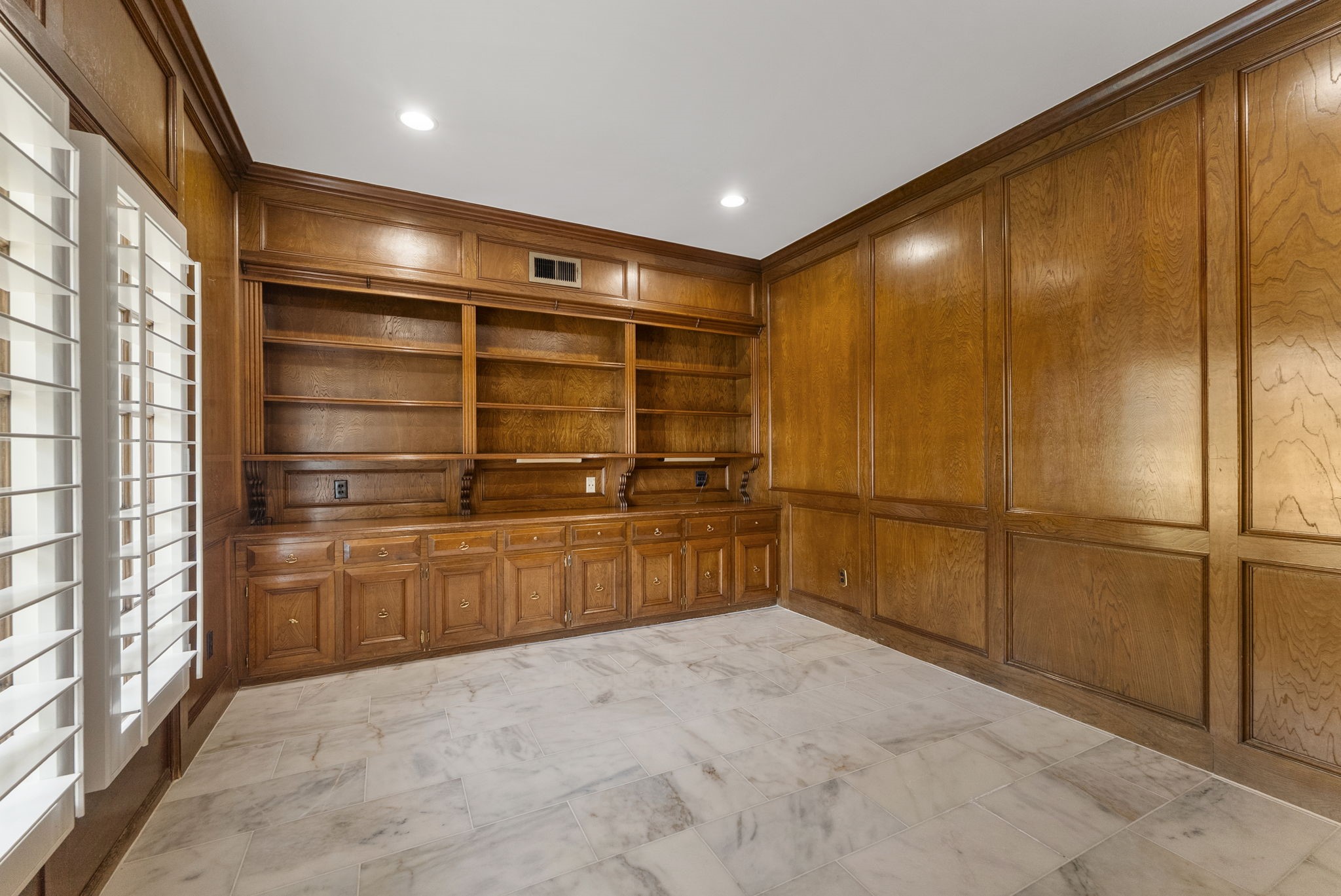 16014 Champion Drive Property Photo 8