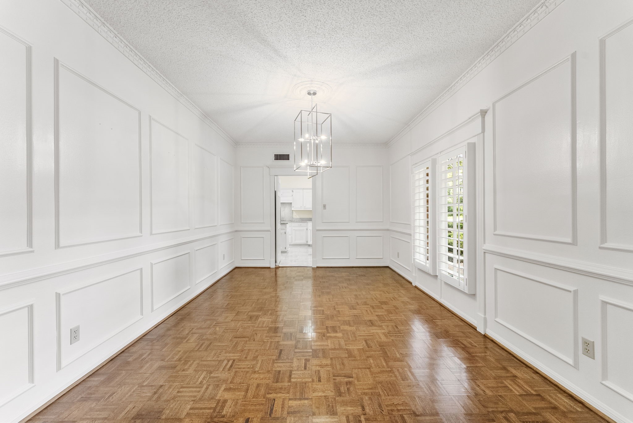 16014 Champion Drive Property Photo 9
