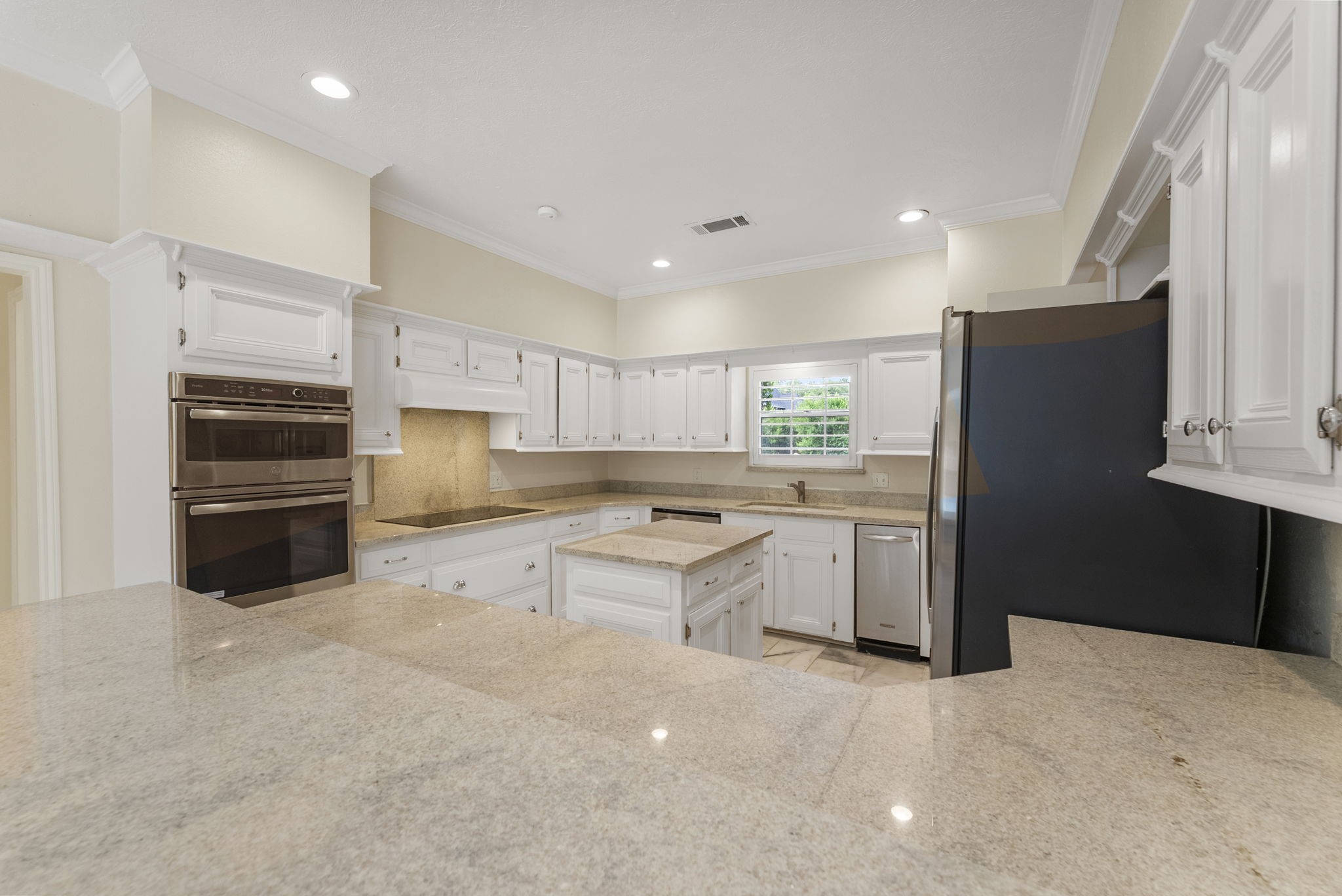 16014 Champion Drive Property Photo 17