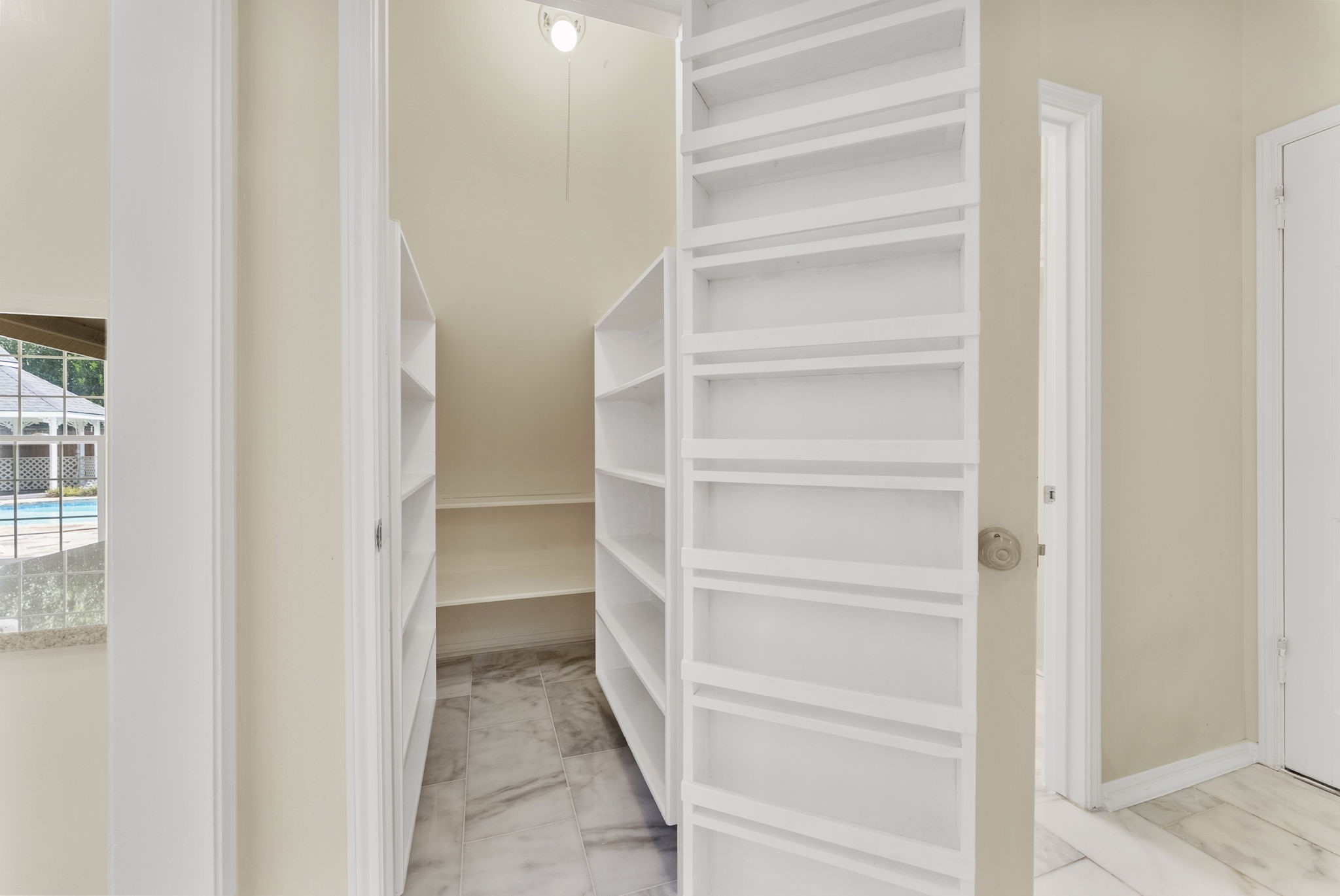 16014 Champion Drive Property Photo 21