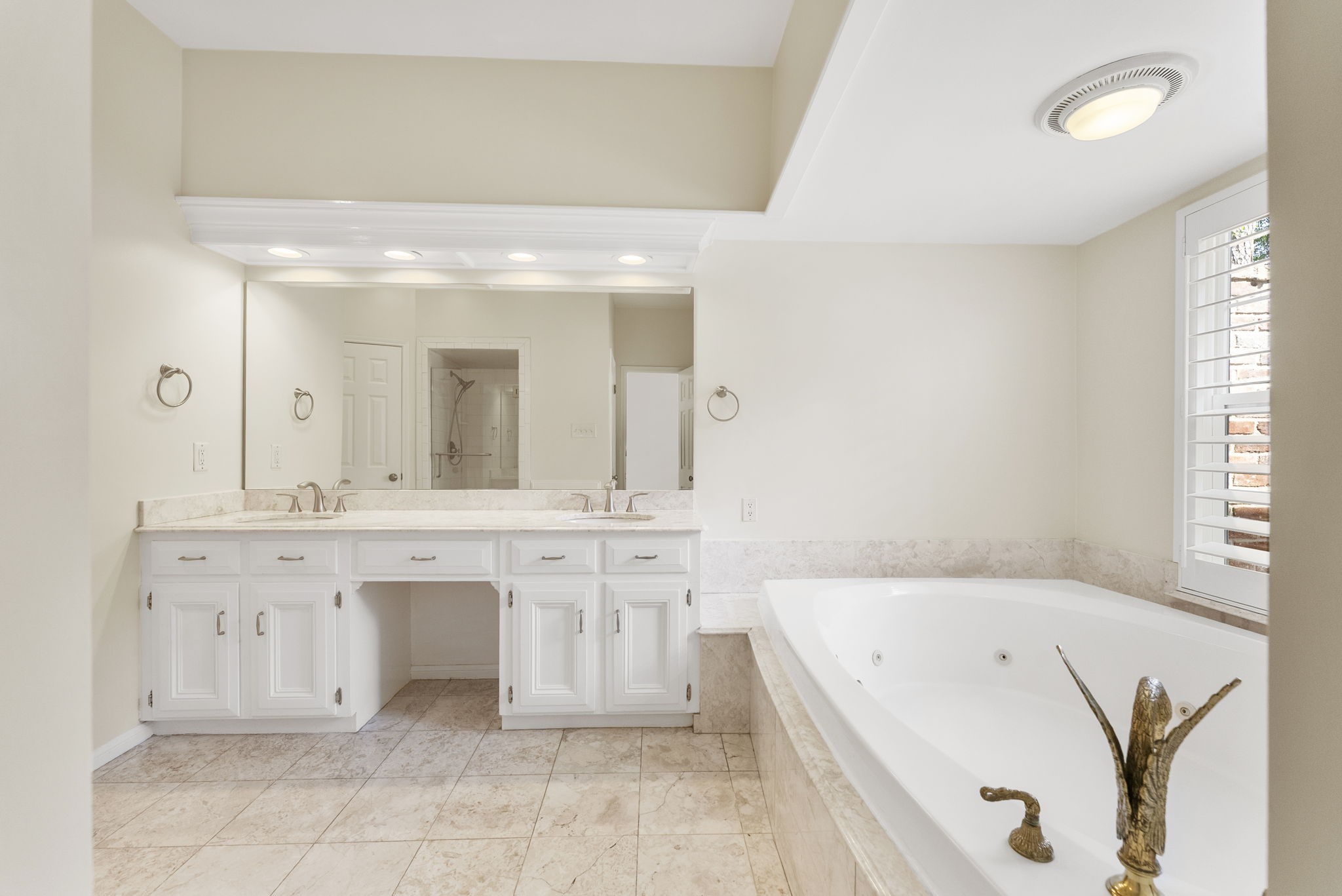 16014 Champion Drive Property Photo 23