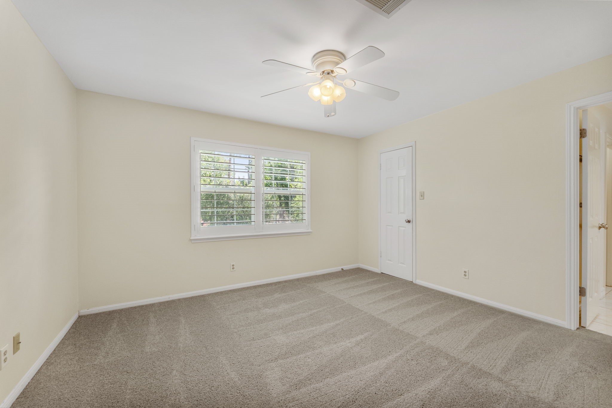 16014 Champion Drive Property Photo 33