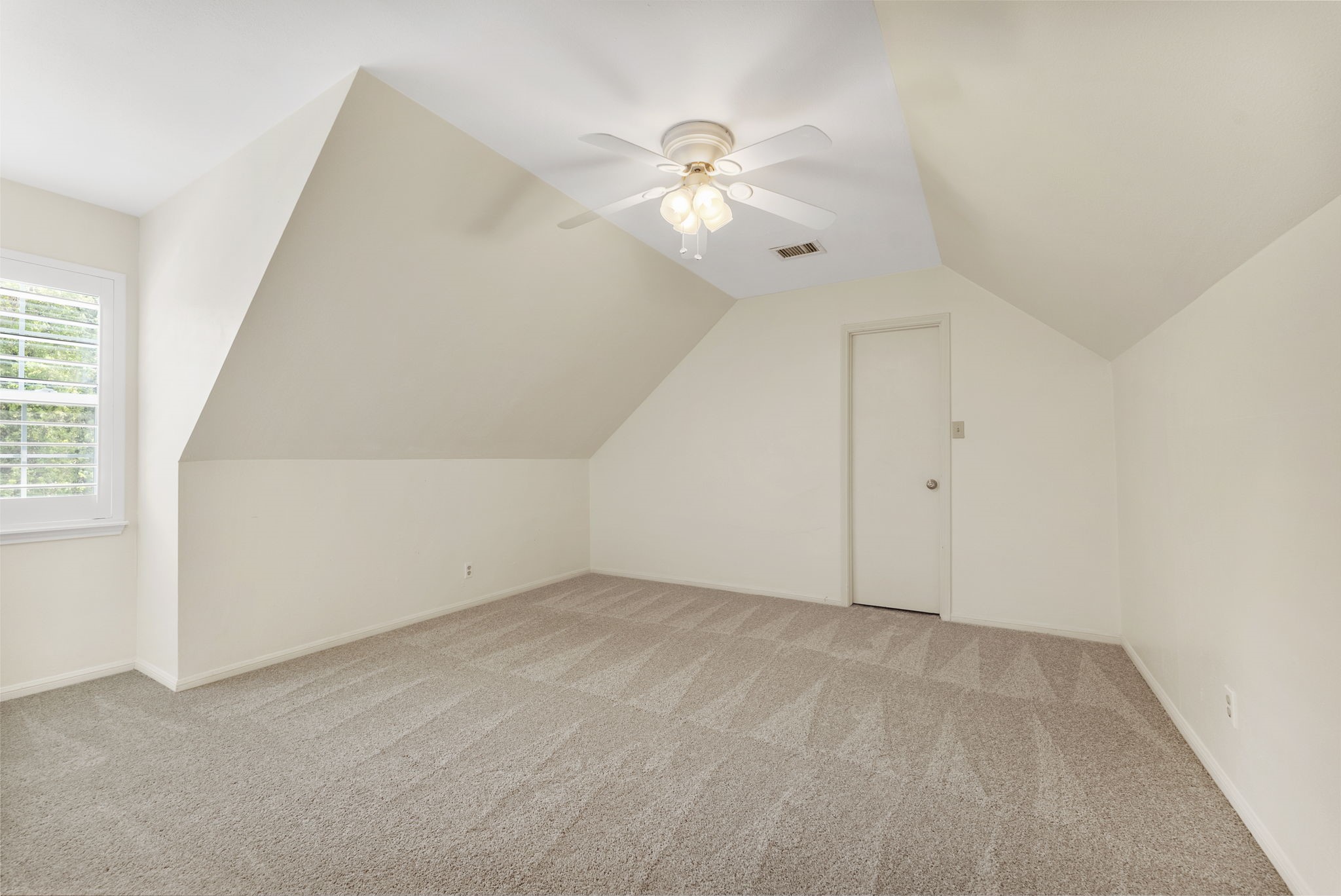 16014 Champion Drive Property Photo 34