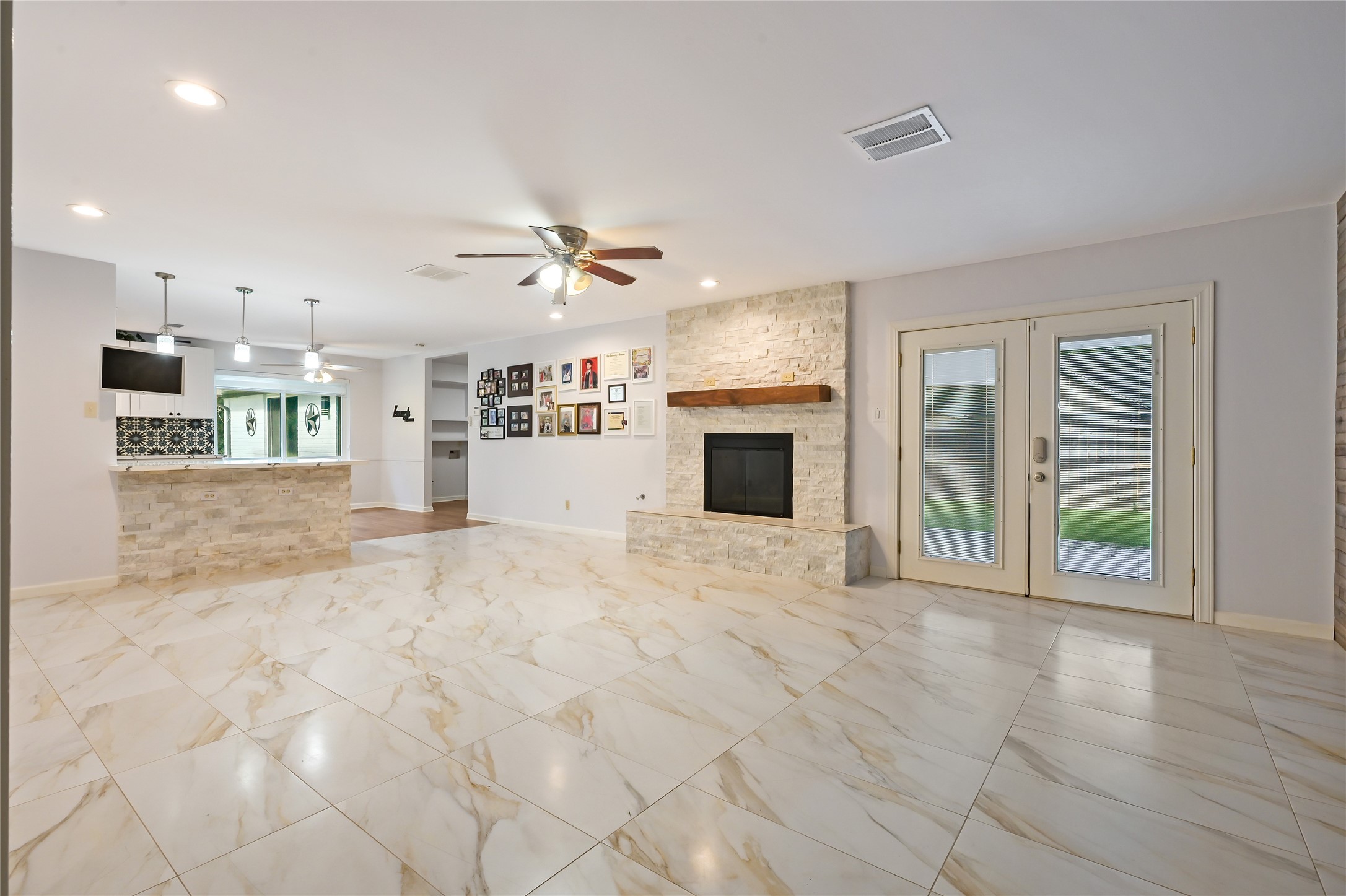 12018 Beinhorn Drive Property Photo 7