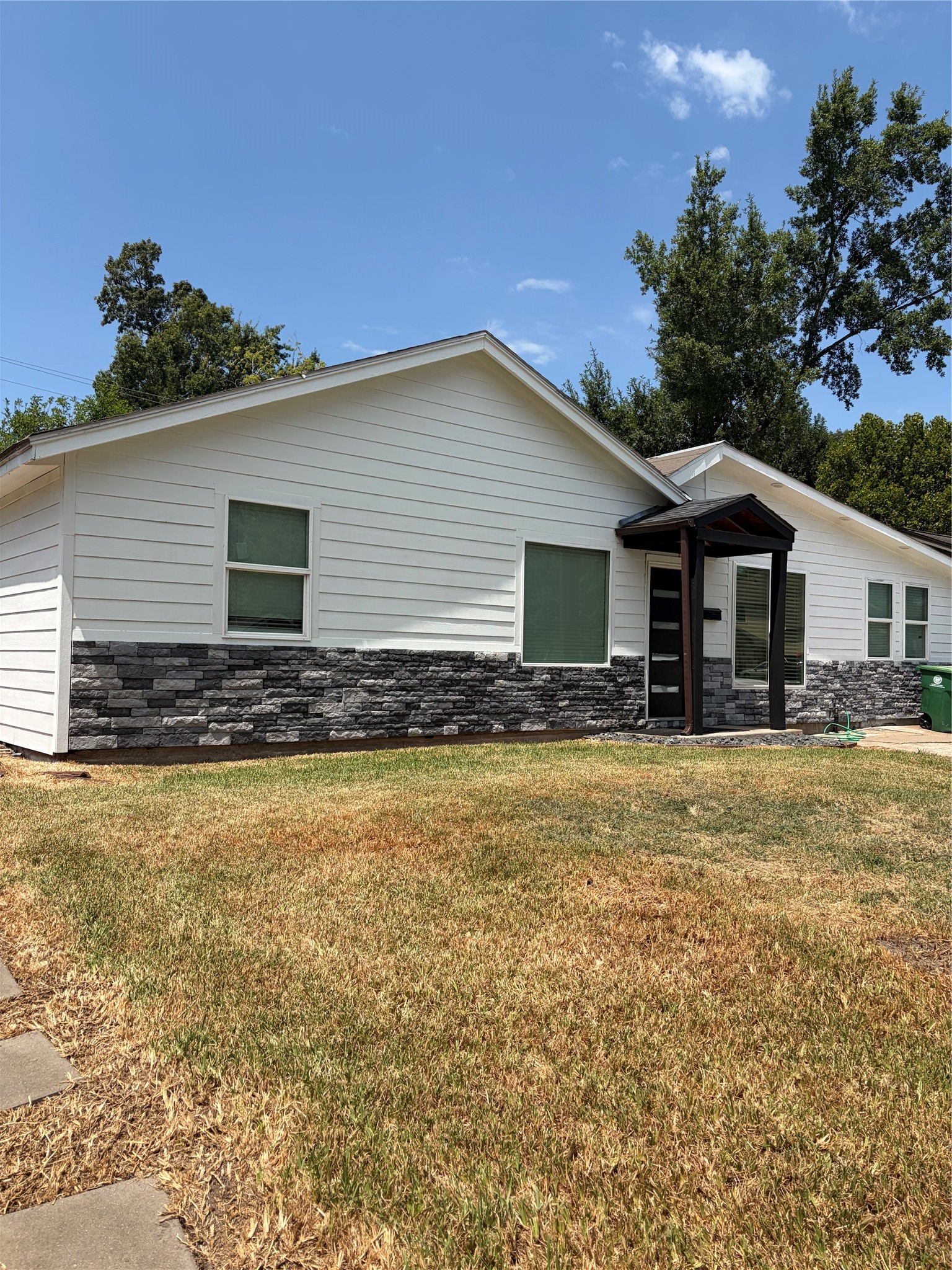 1925 Pech Road Property Photo 1