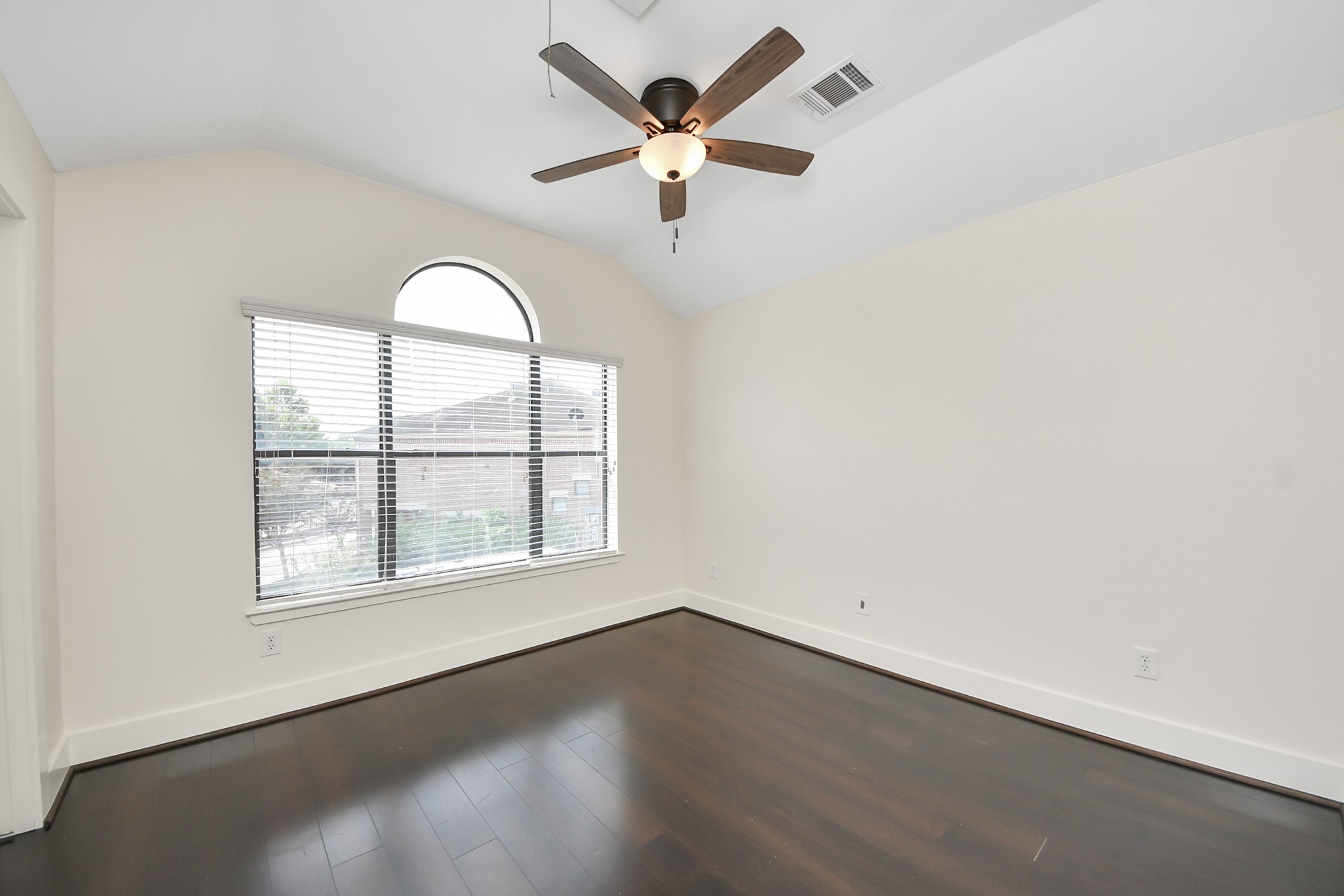 5941 South Loop E 205 Property Photo 13