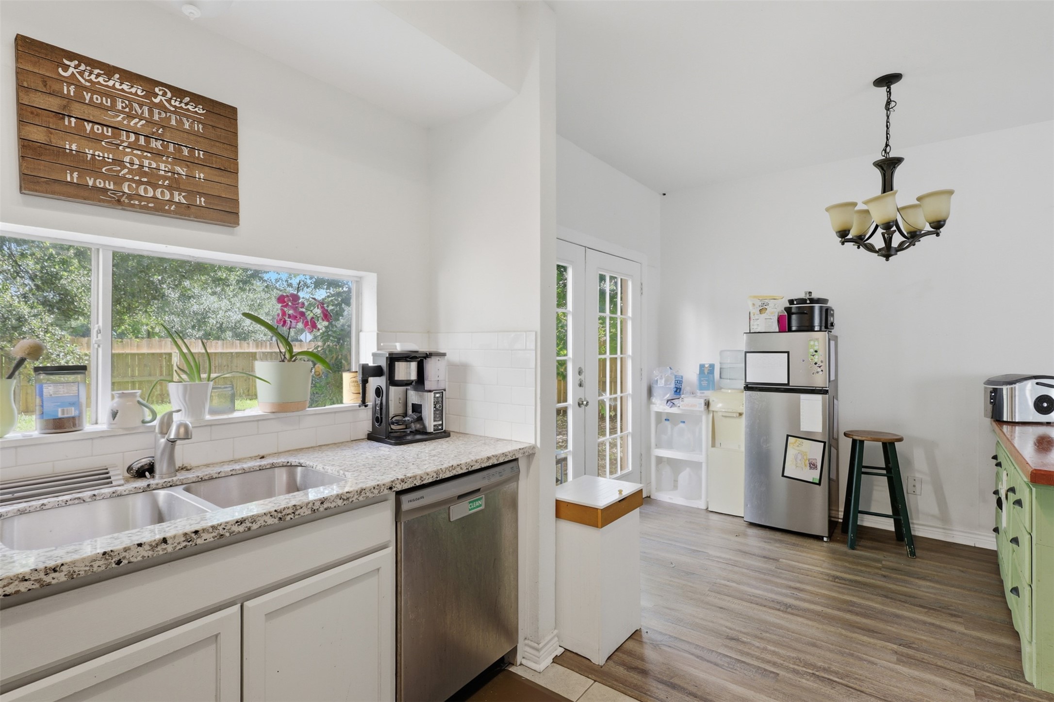 1621 & 1623 W Adoue Street Property Photo 6