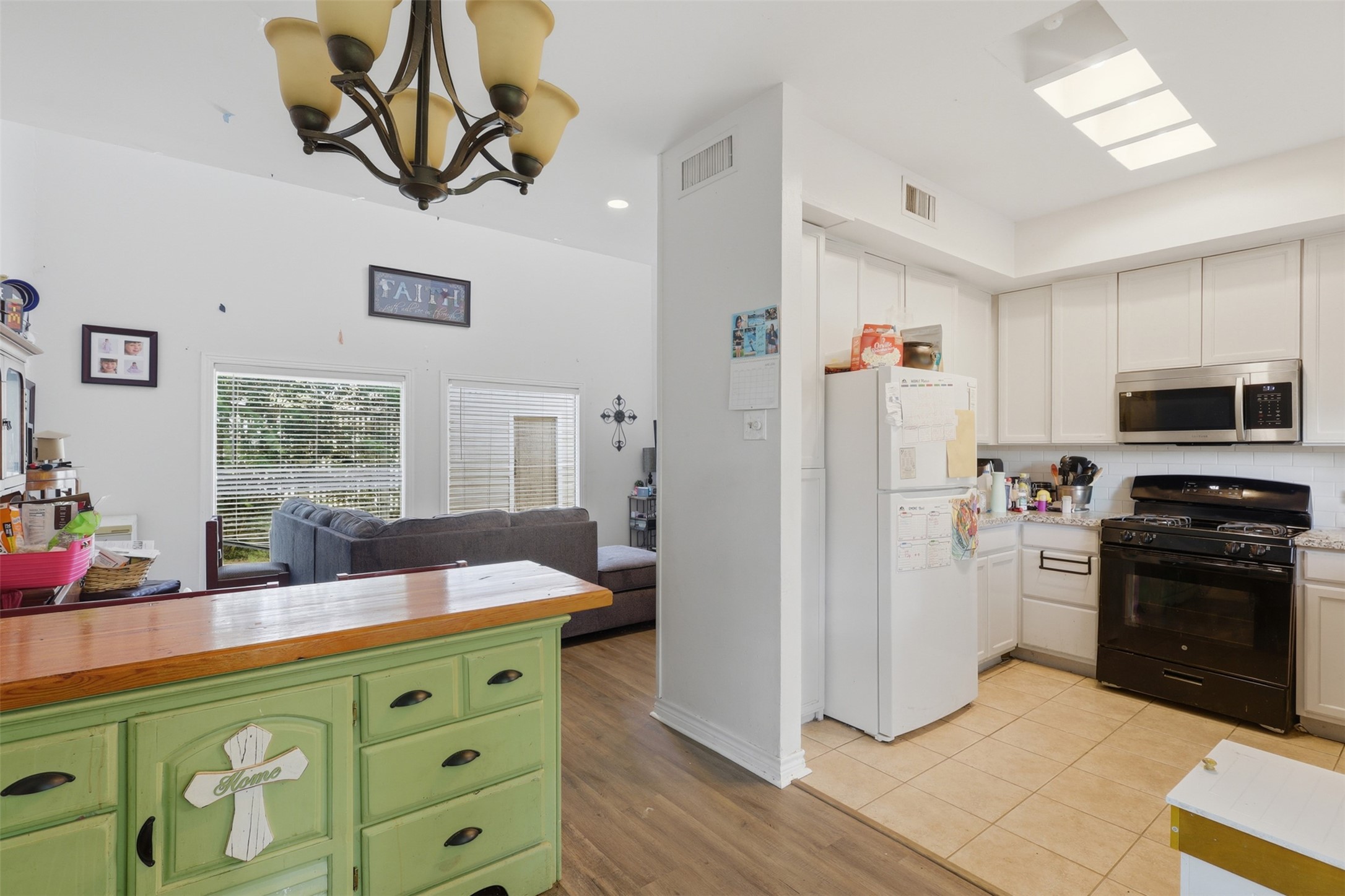 1621 & 1623 W Adoue Street Property Photo 17