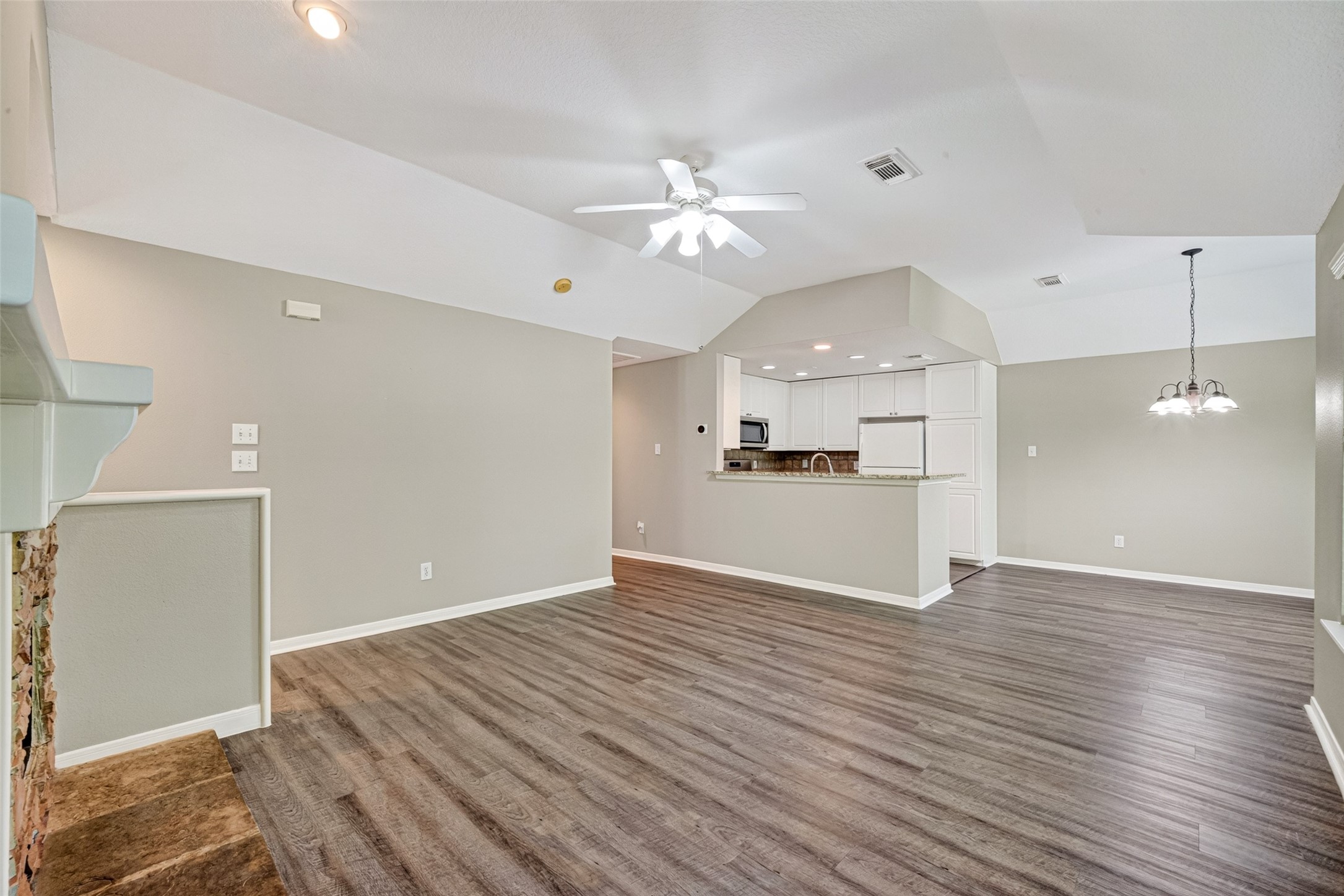 77 Woodlily Pl Property Photo 6