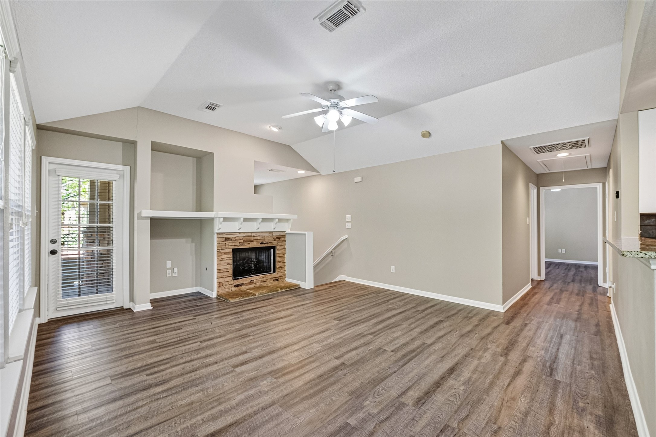 77 Woodlily Pl Property Photo 7