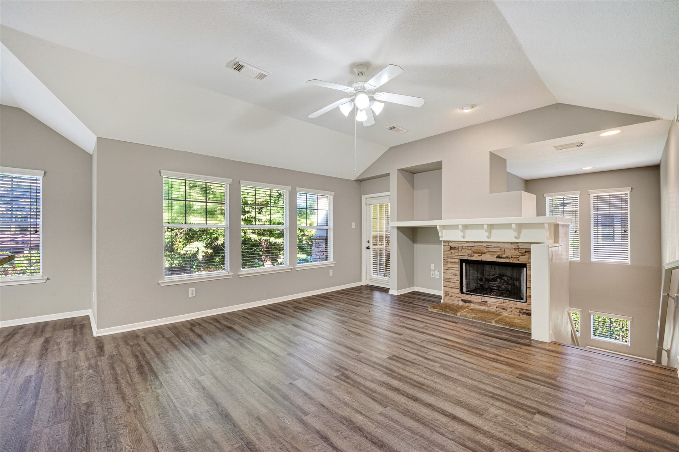 77 Woodlily Pl Property Photo 8