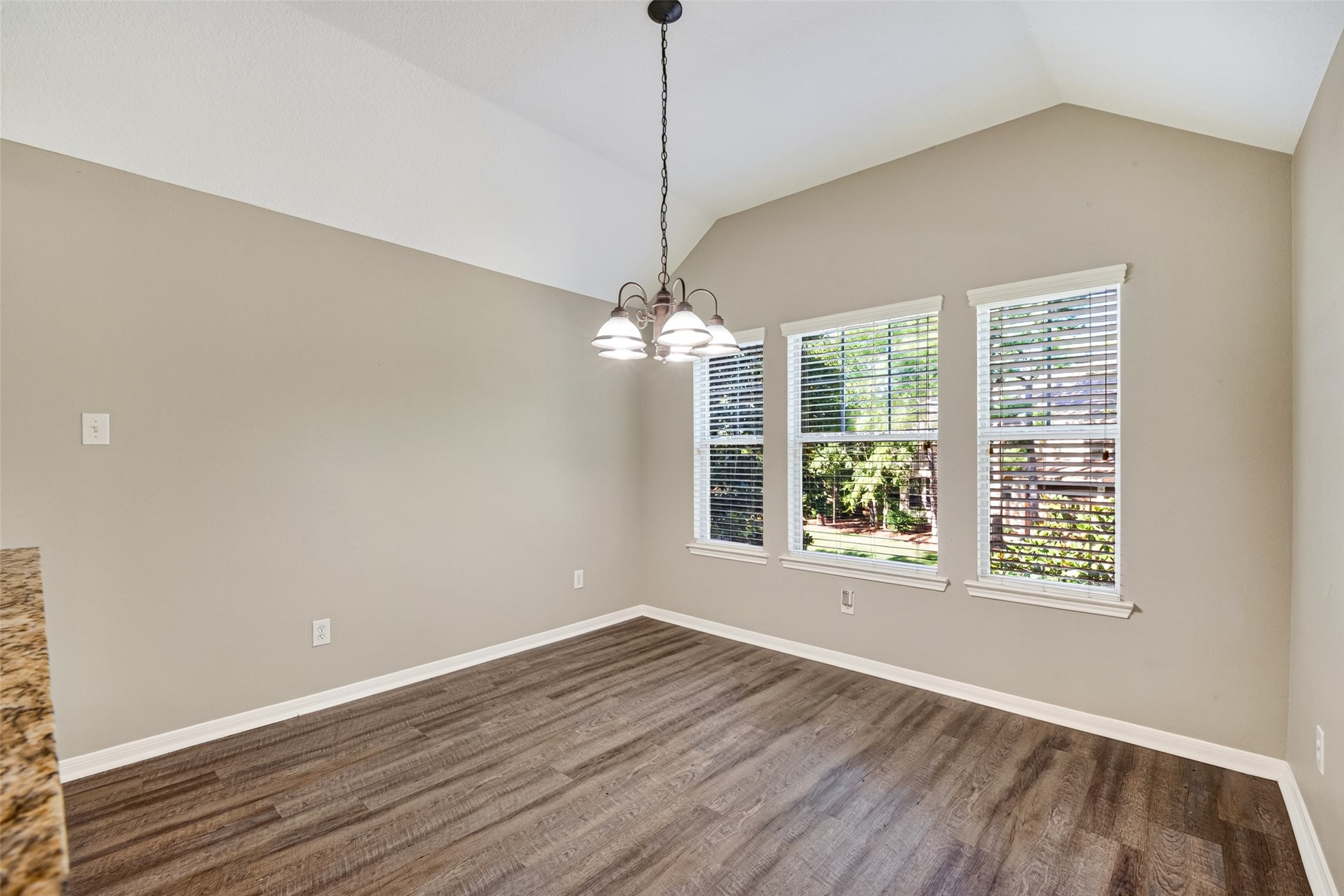 77 Woodlily Pl Property Photo 9