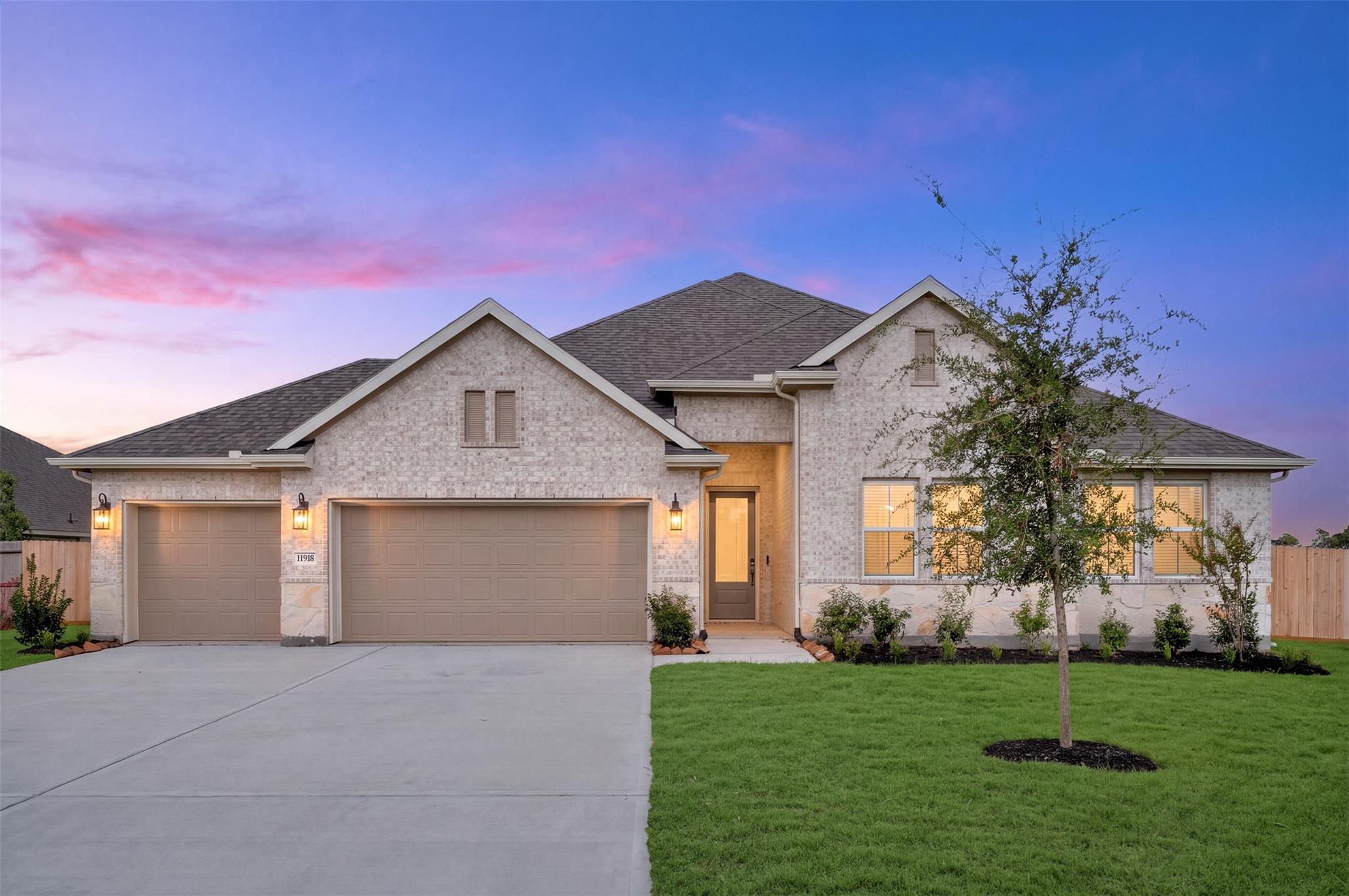 11918 Willow Way Avenue, Mont Belvieu TX 77535 Property Photo 1