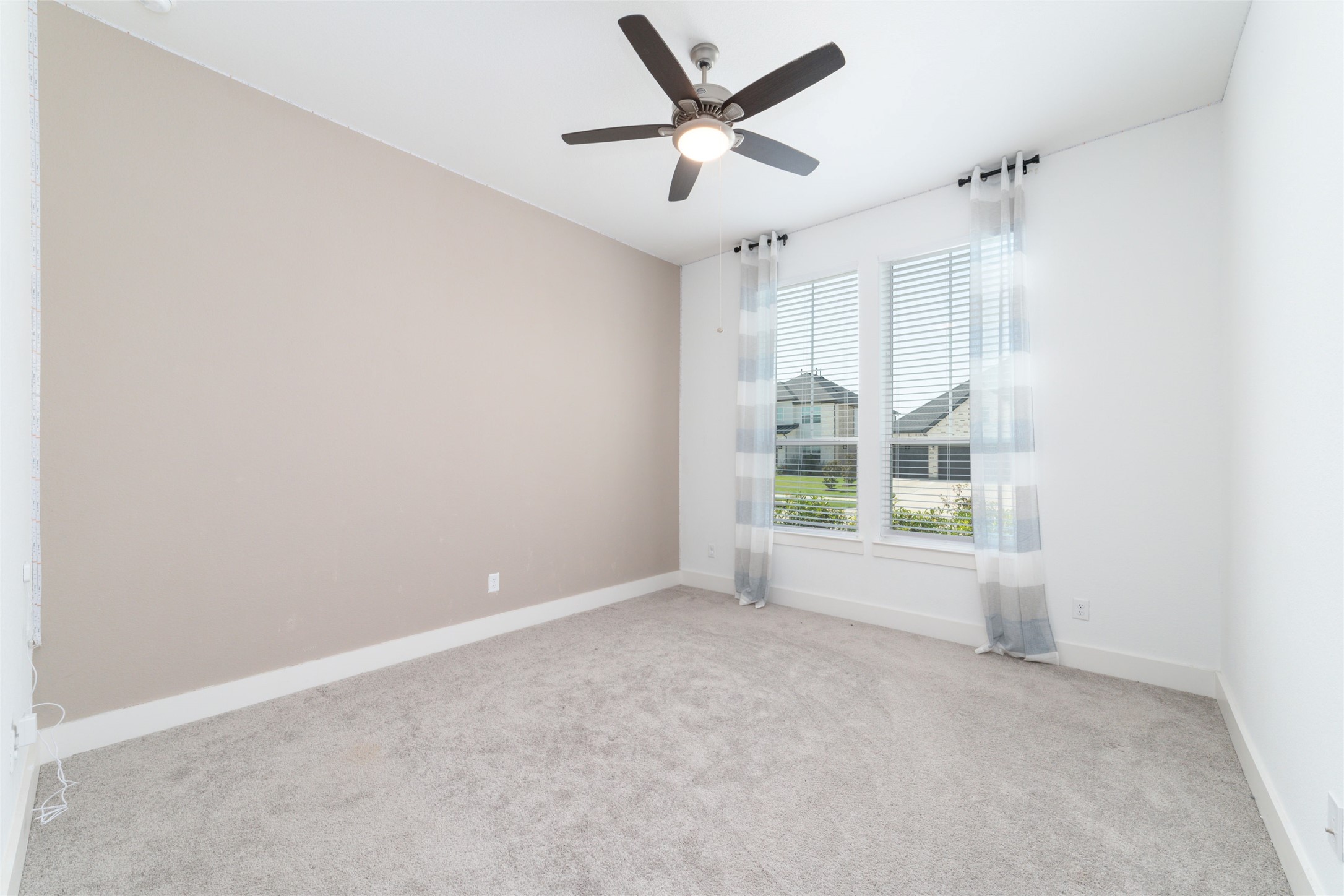32018 Crested Knoll Court Property Photo 5