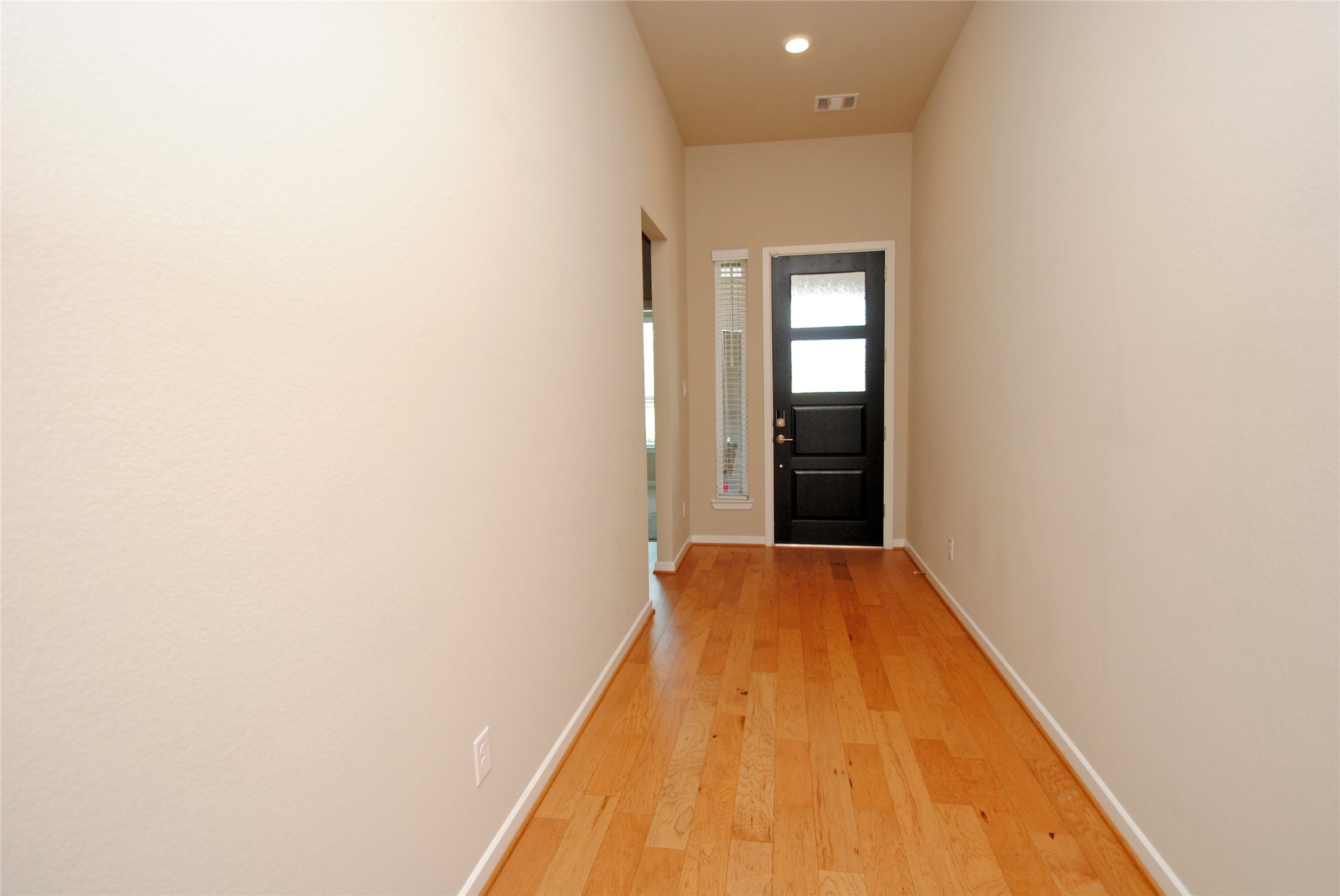 8326 Oakland Heights Lane Property Photo 2