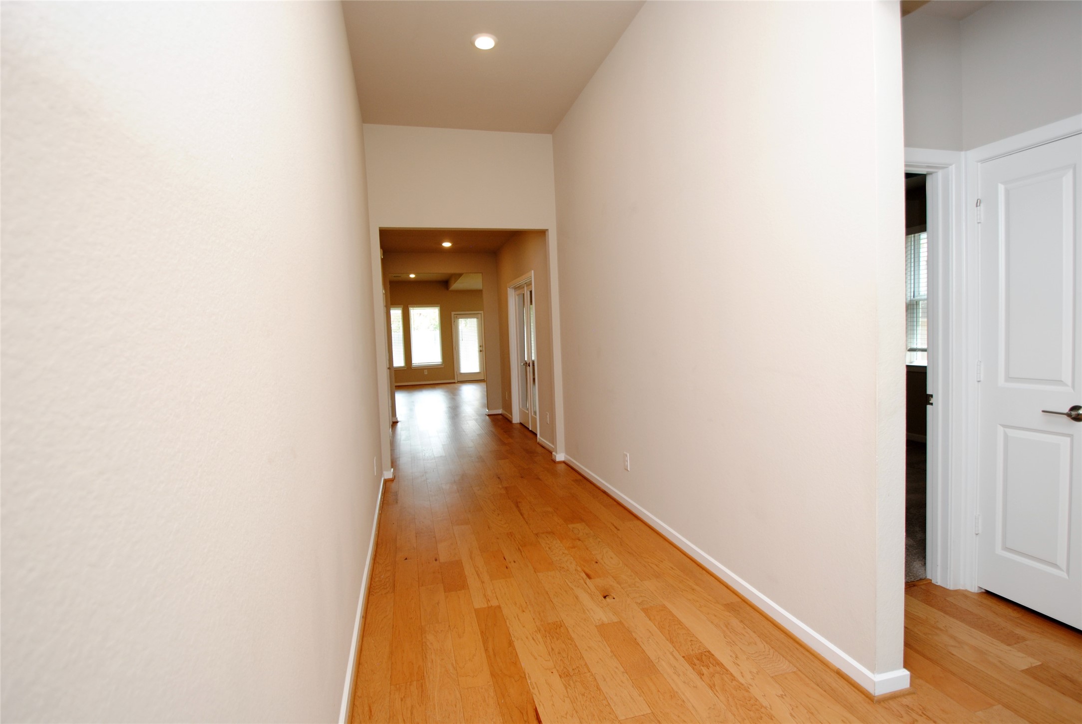 8326 Oakland Heights Lane Property Photo 3