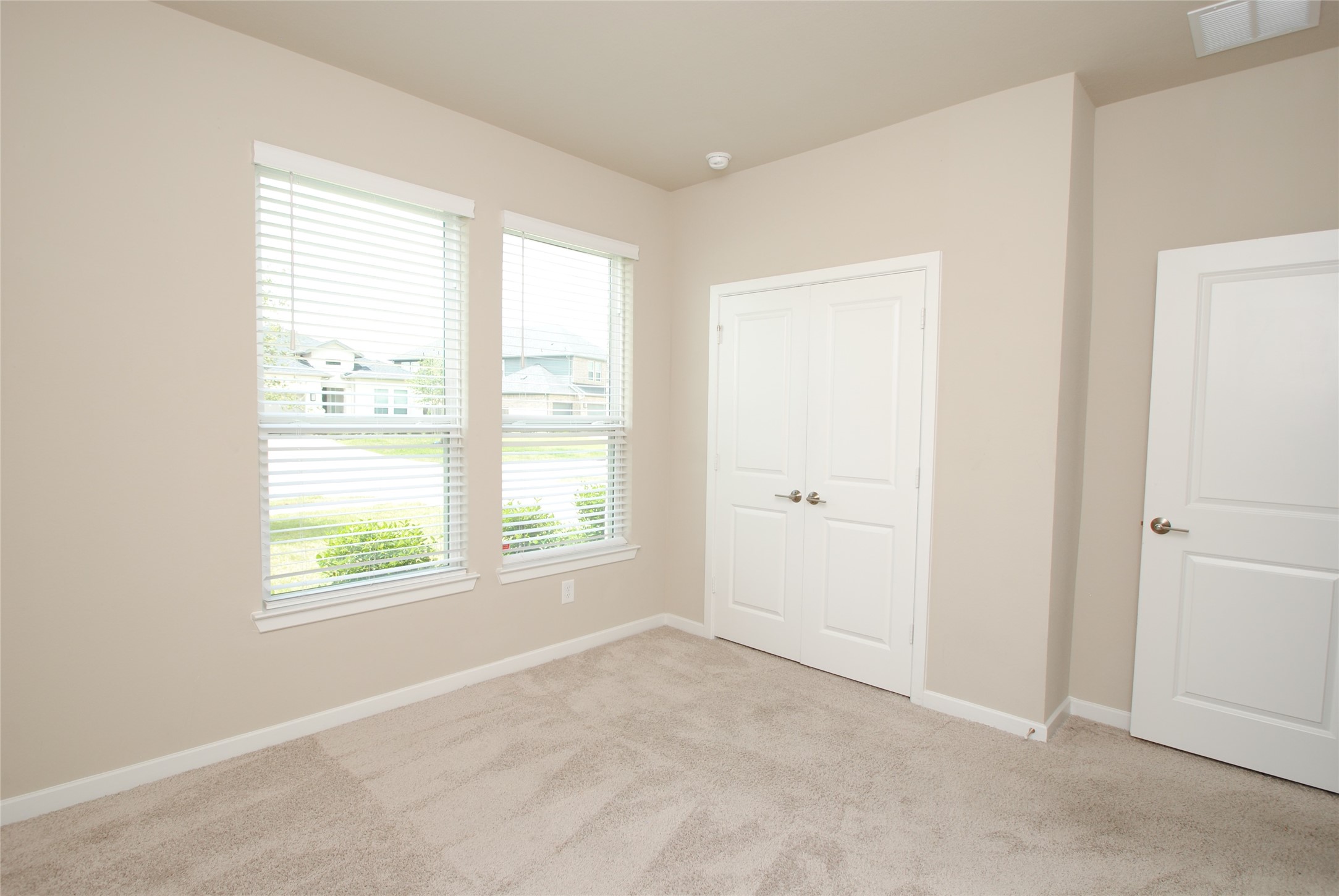 8326 Oakland Heights Lane Property Photo 4