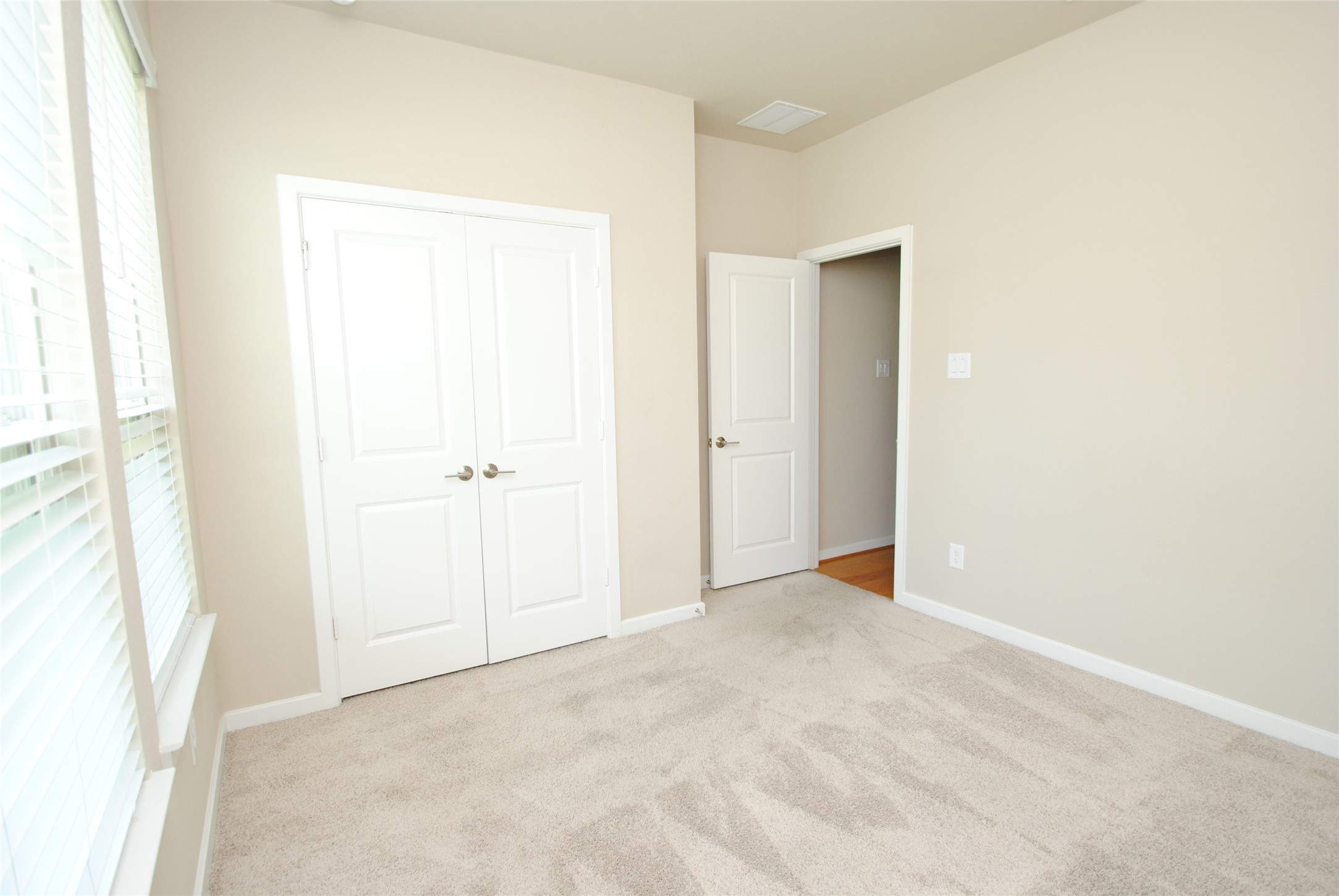 8326 Oakland Heights Lane Property Photo 5