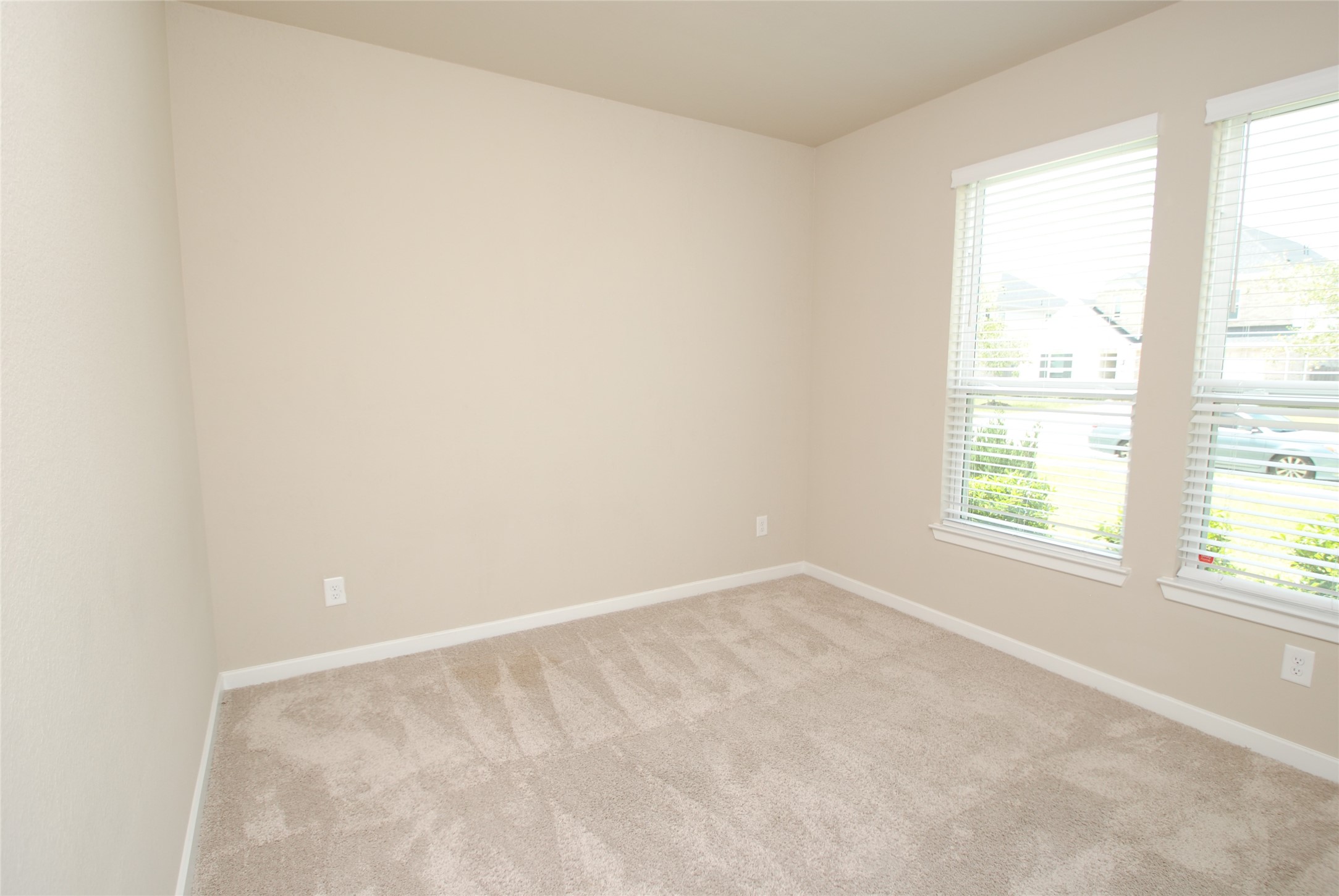 8326 Oakland Heights Lane Property Photo 6