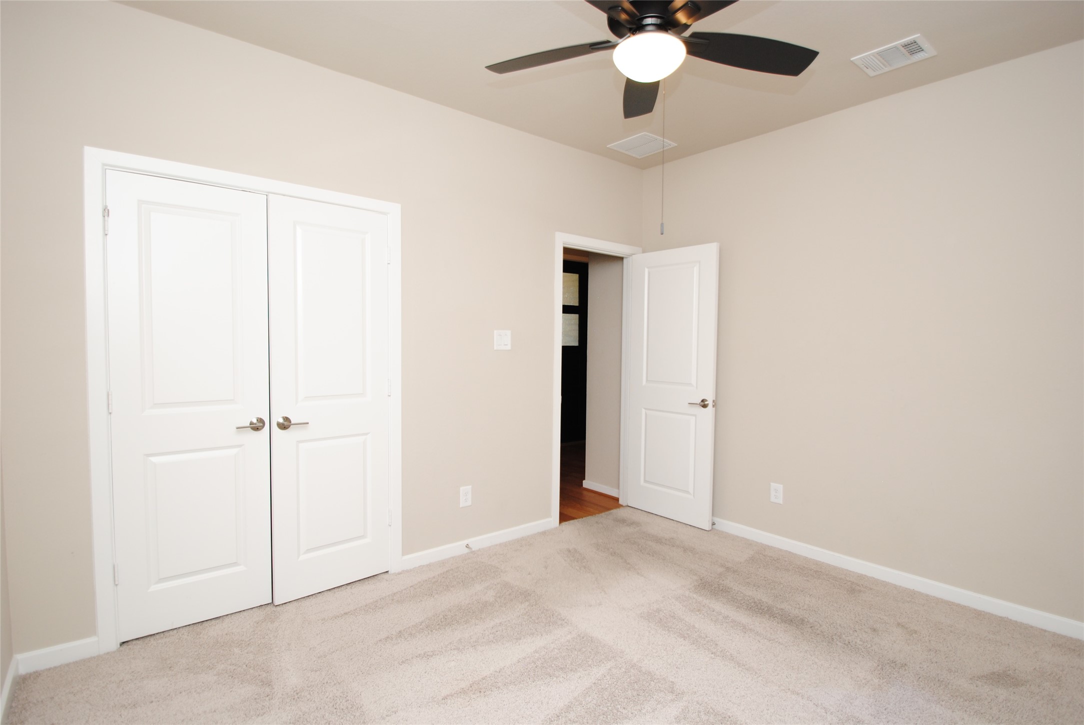 8326 Oakland Heights Lane Property Photo 8