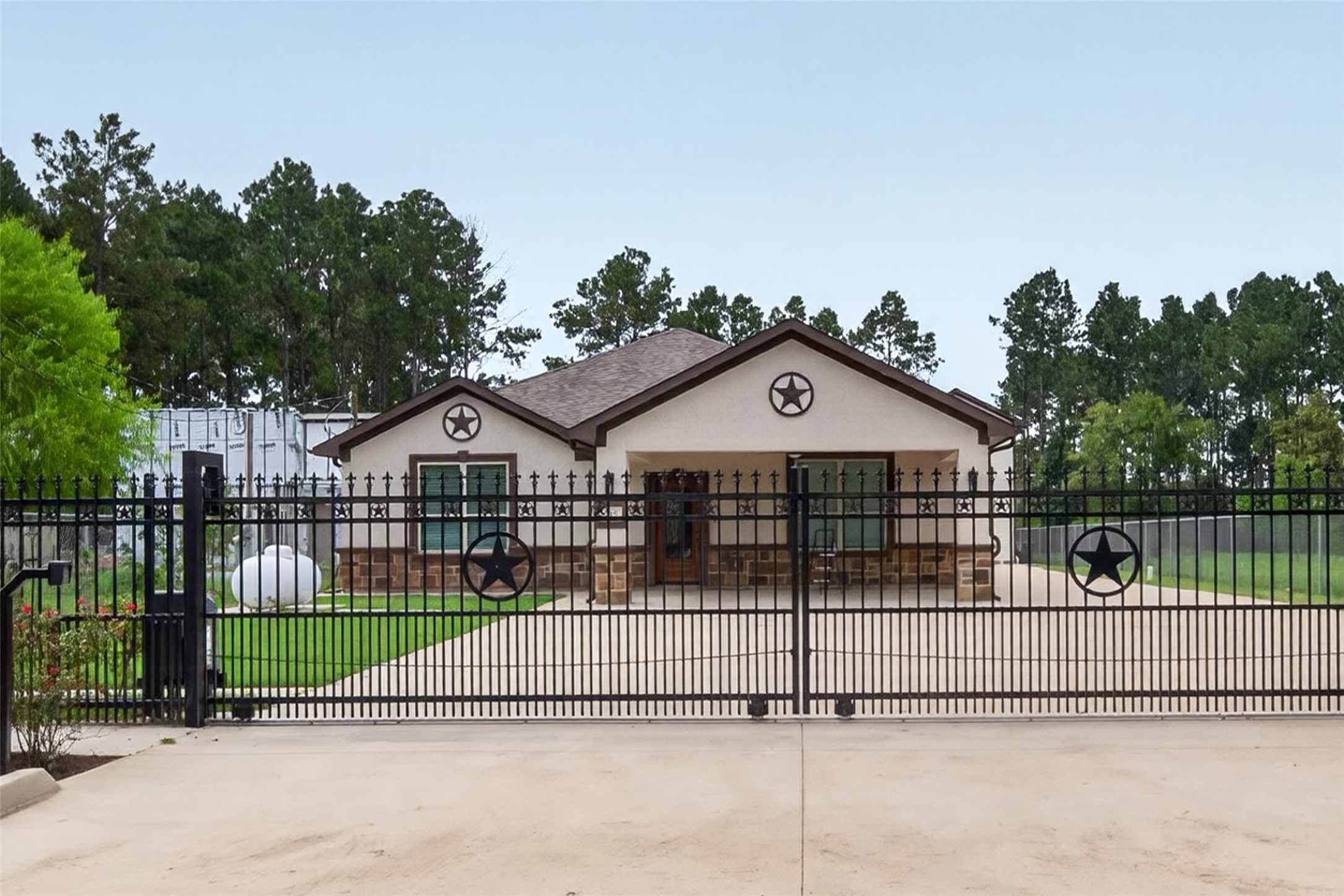 432 County Road 3479a Property Photo 1