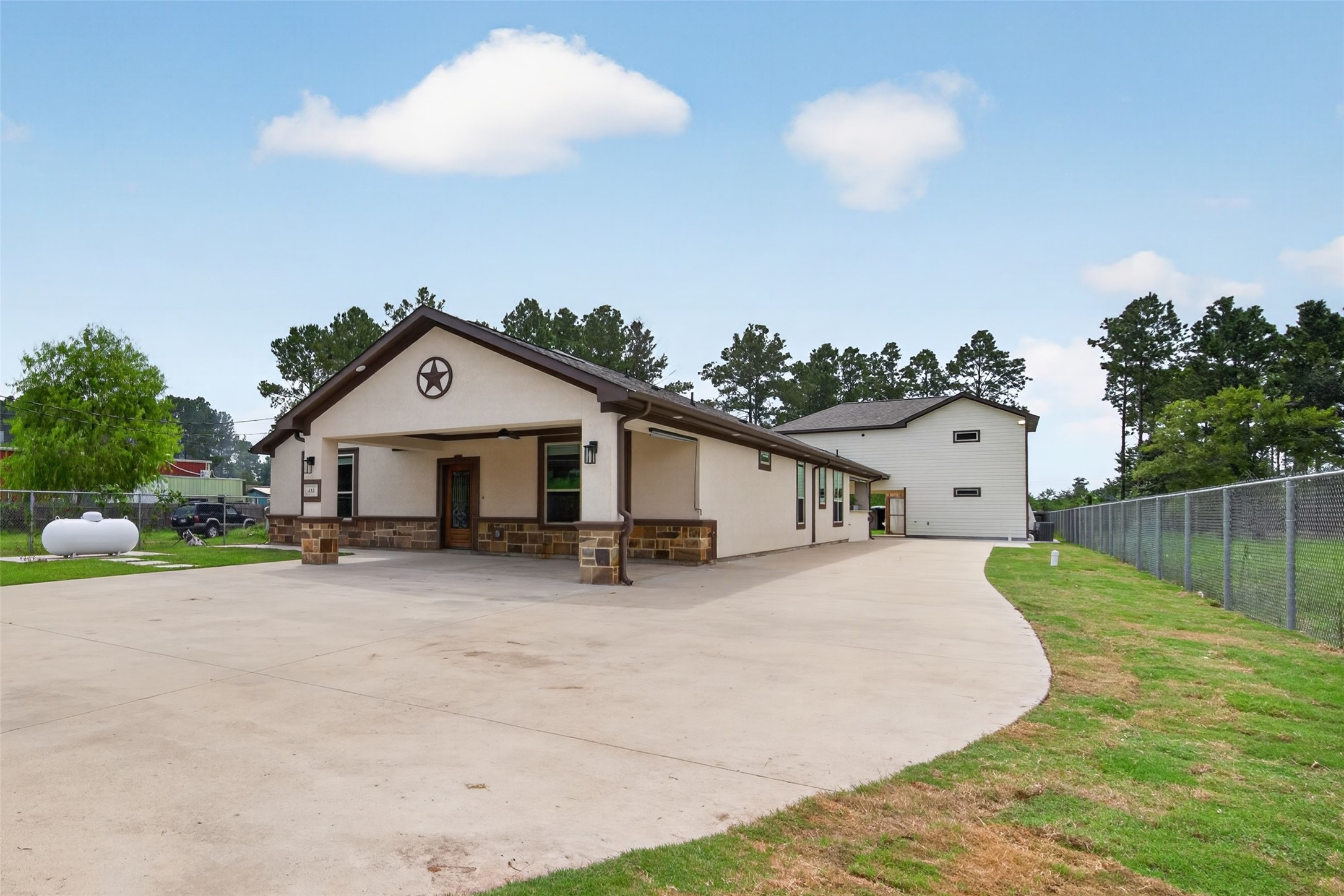 432 County Road 3479a Property Photo 3