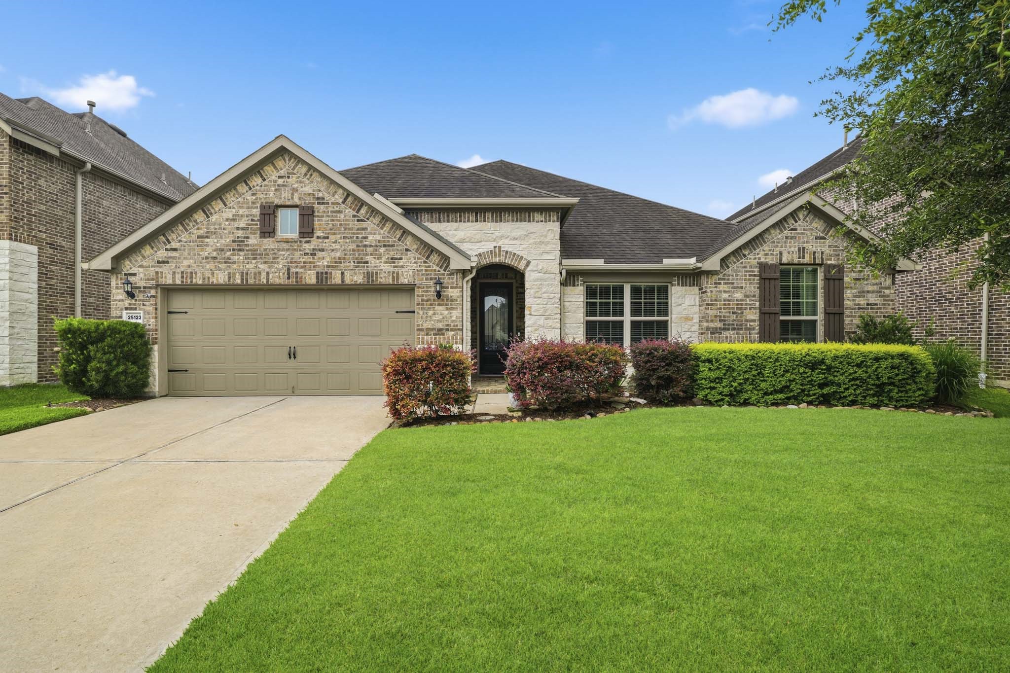 25123 Dunbrook Springs Lane Property Photo 1