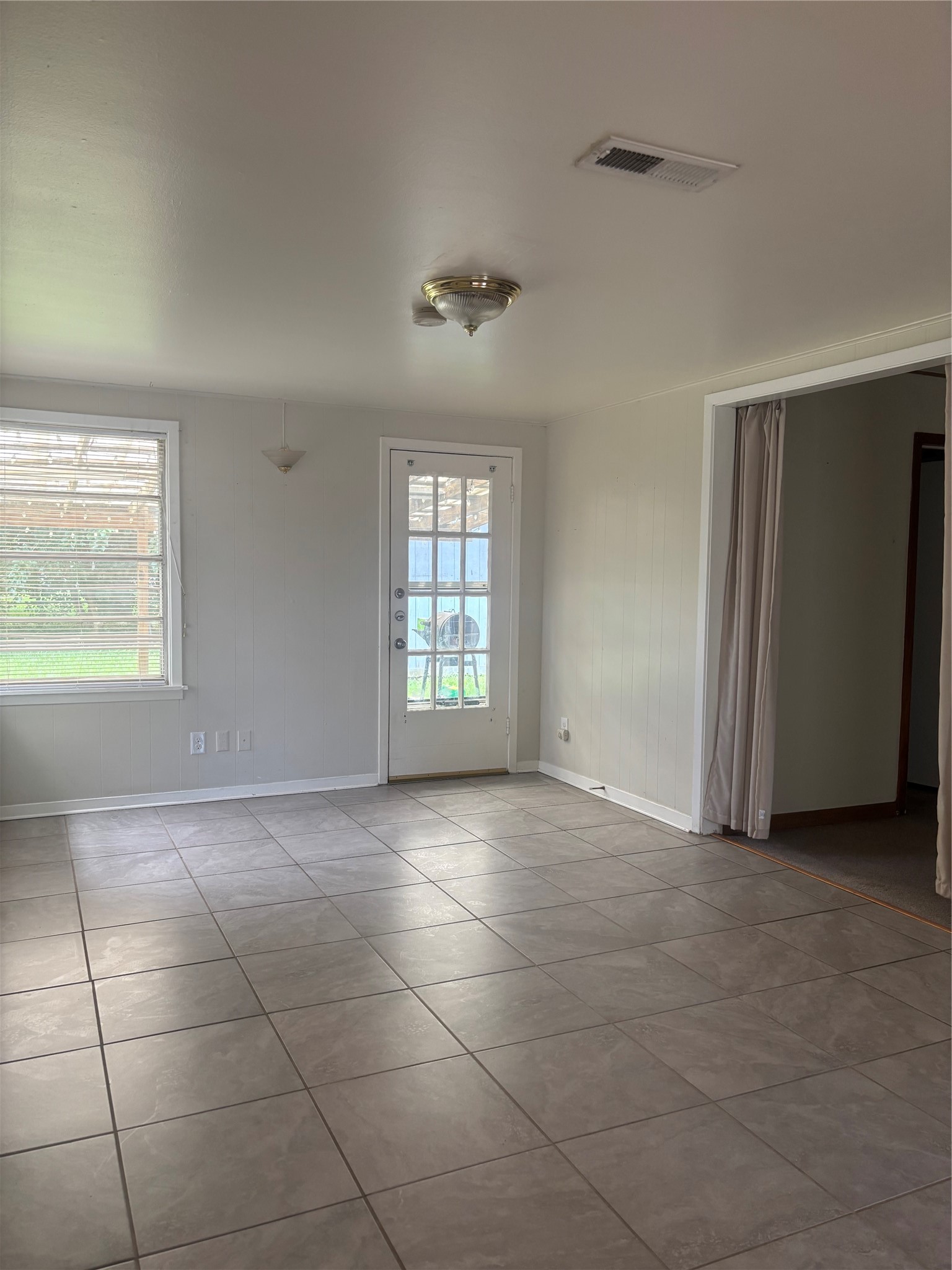 4713 Saxon Street Property Photo 5