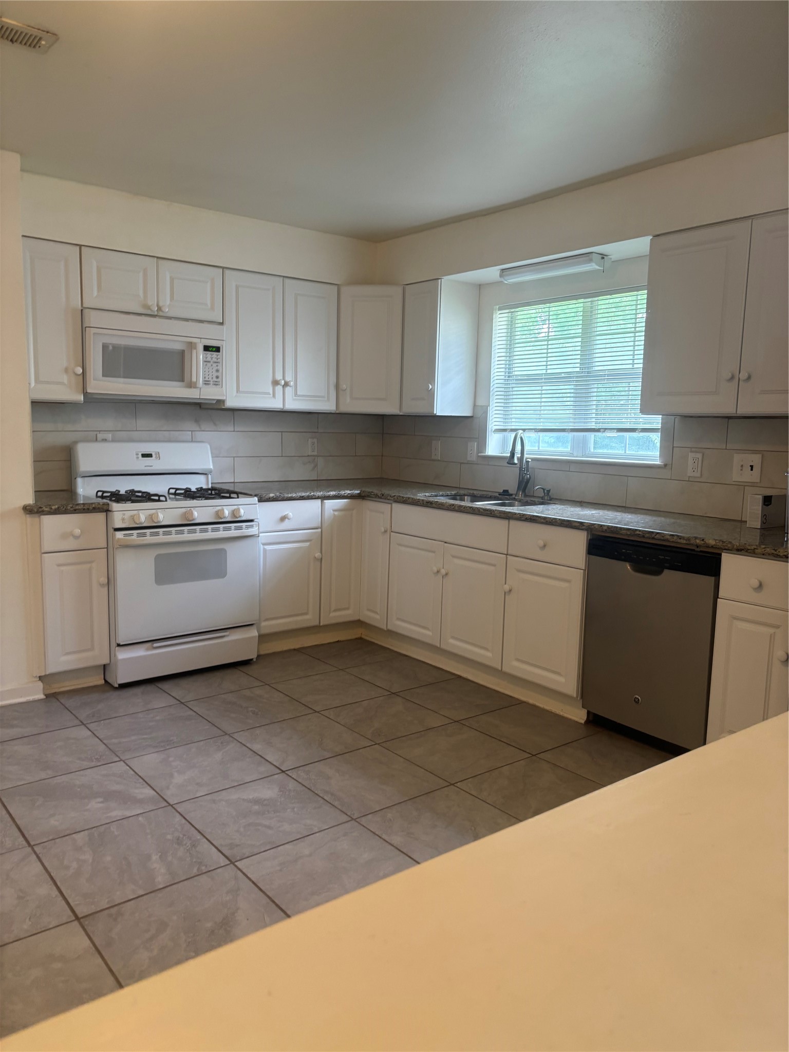 4713 Saxon Street Property Photo 8