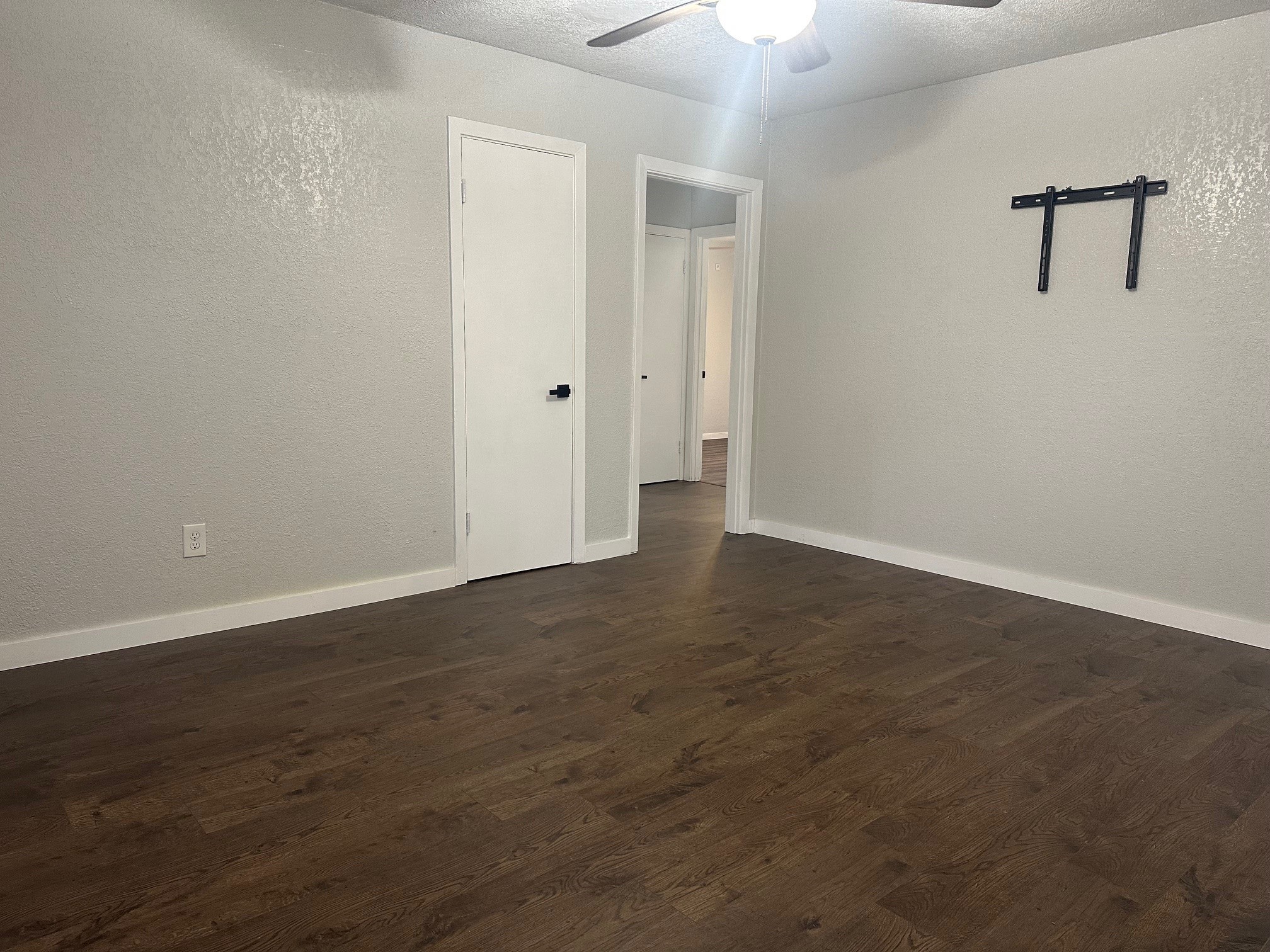 208 Walnut Street Property Photo 4