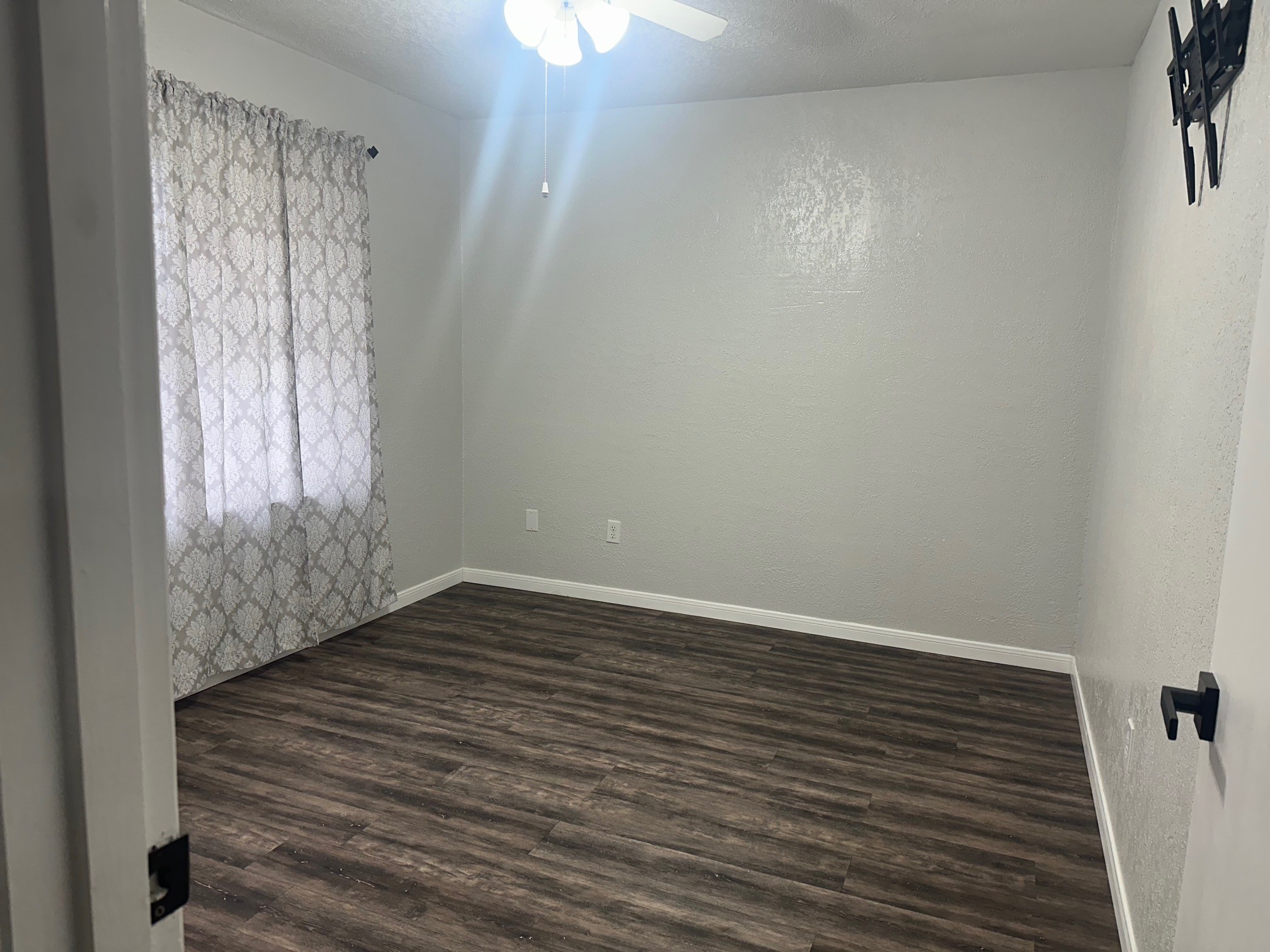 208 Walnut Street Property Photo 5