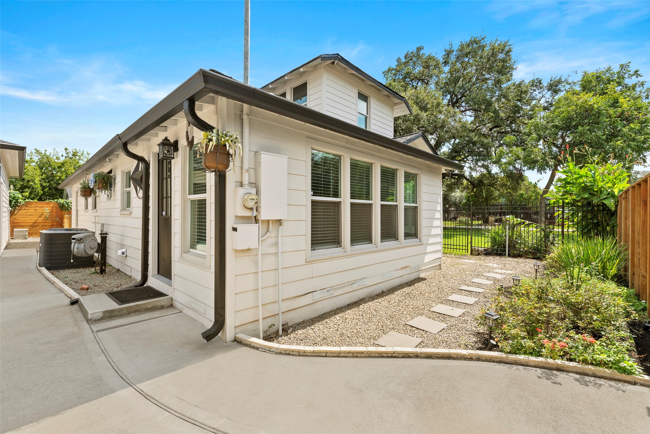 901 Melbourne Street Property Photo 29