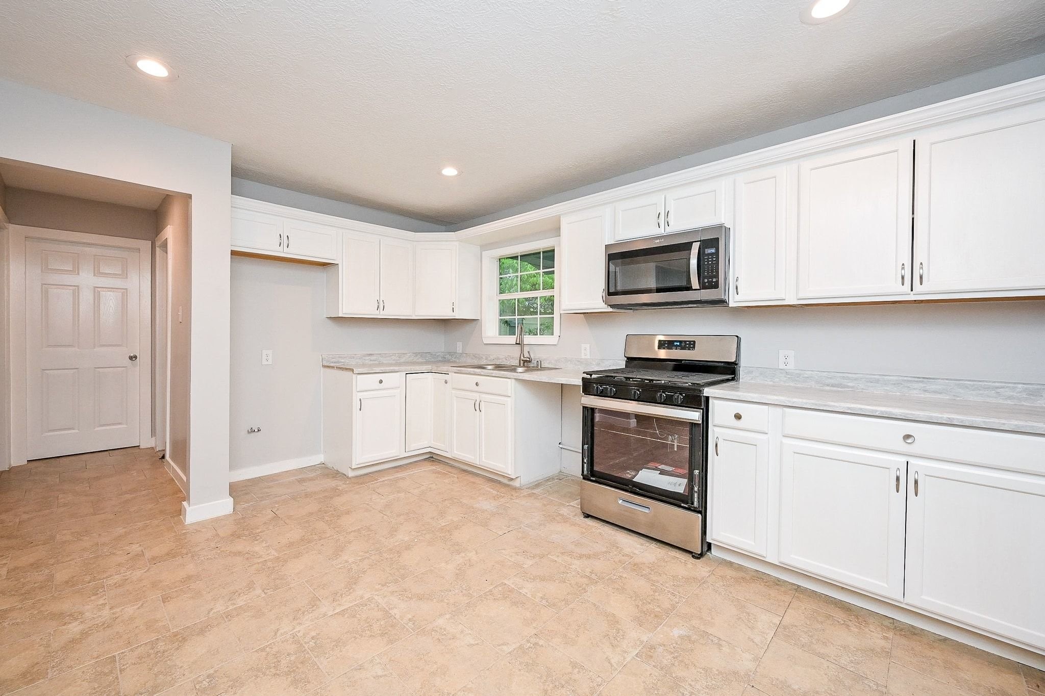 10338 Flaxman Street Property Photo 6