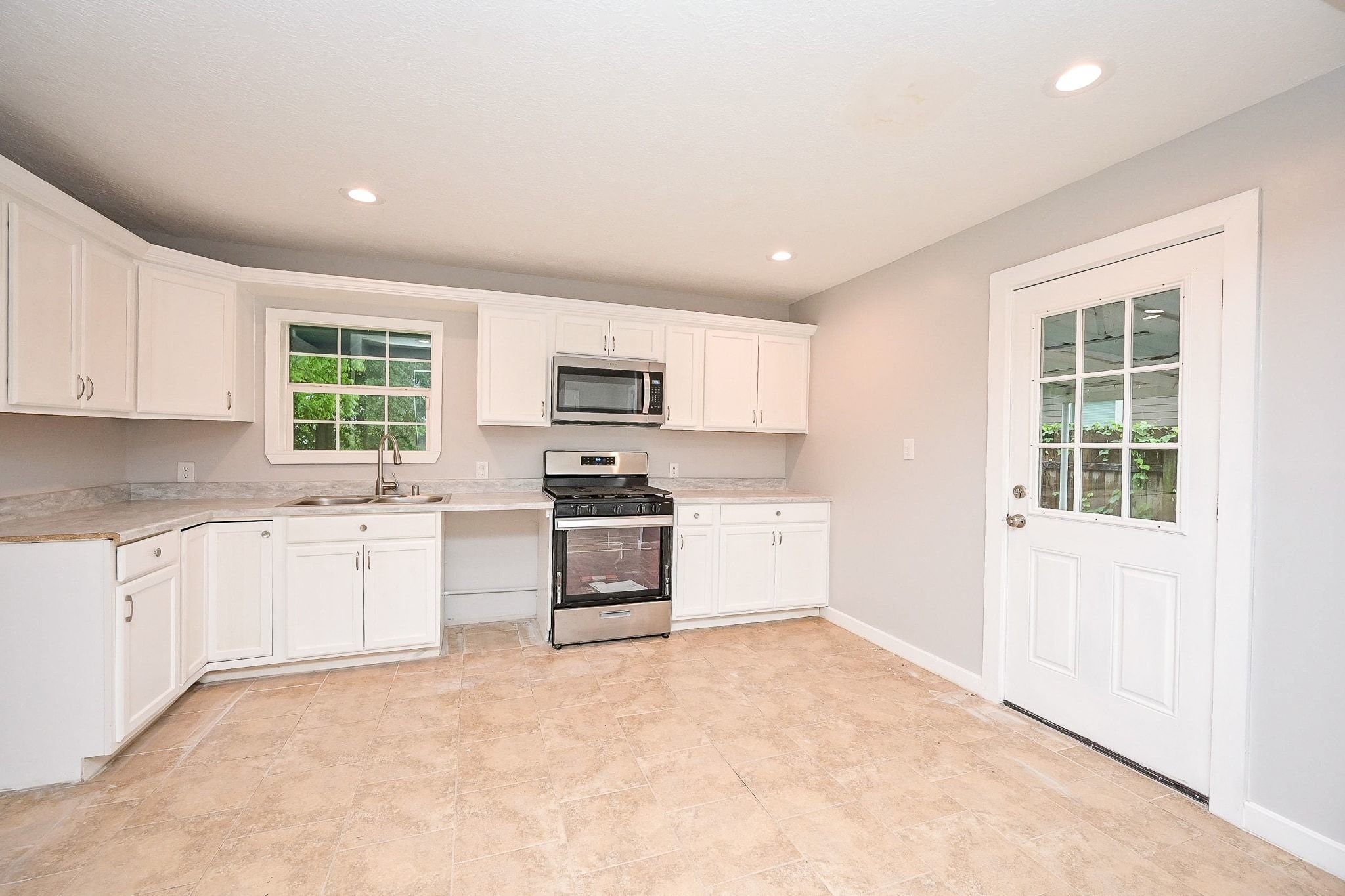 10338 Flaxman Street Property Photo 7