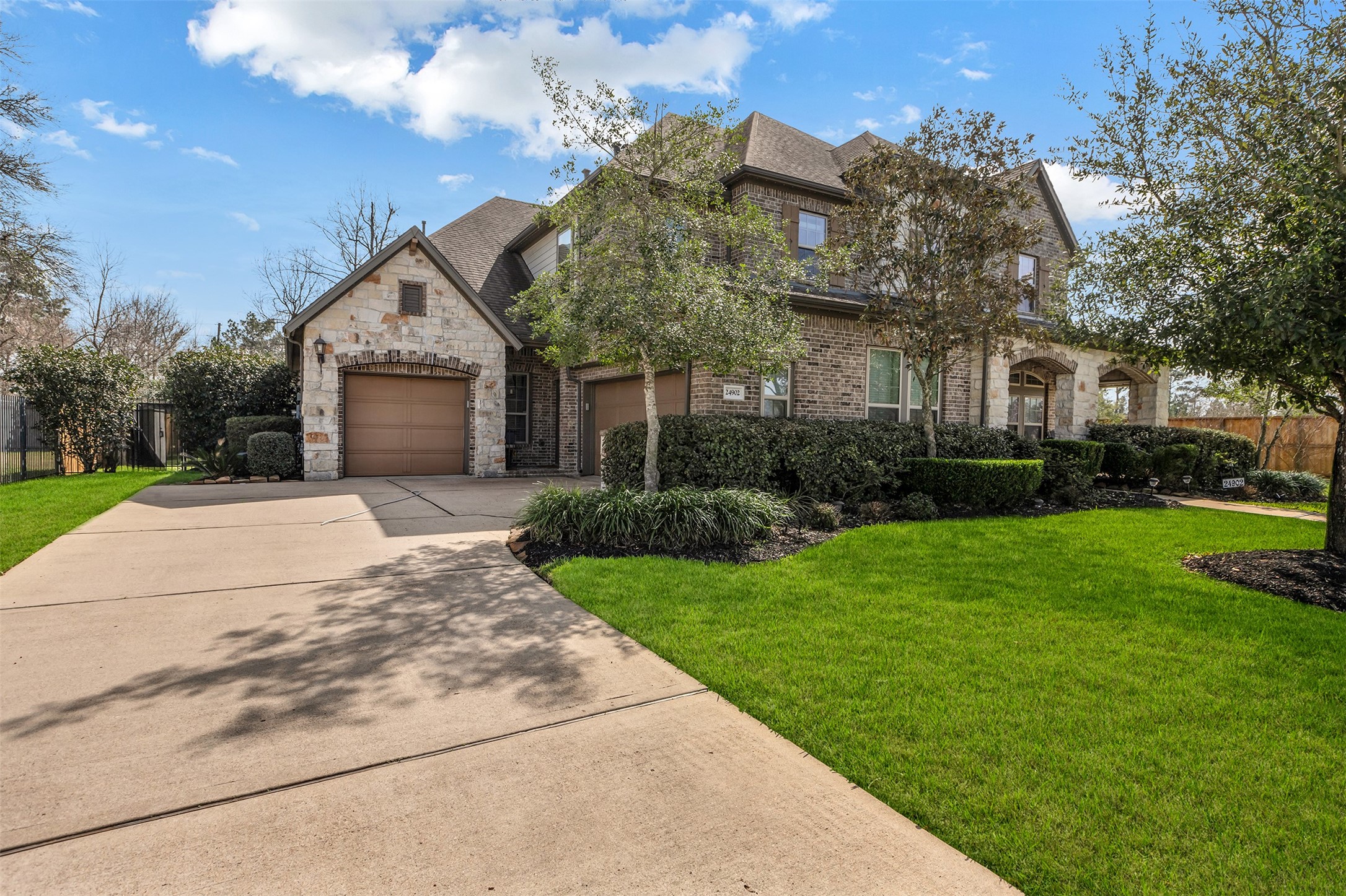 24902 Summer Chase Drive Property Photo 3