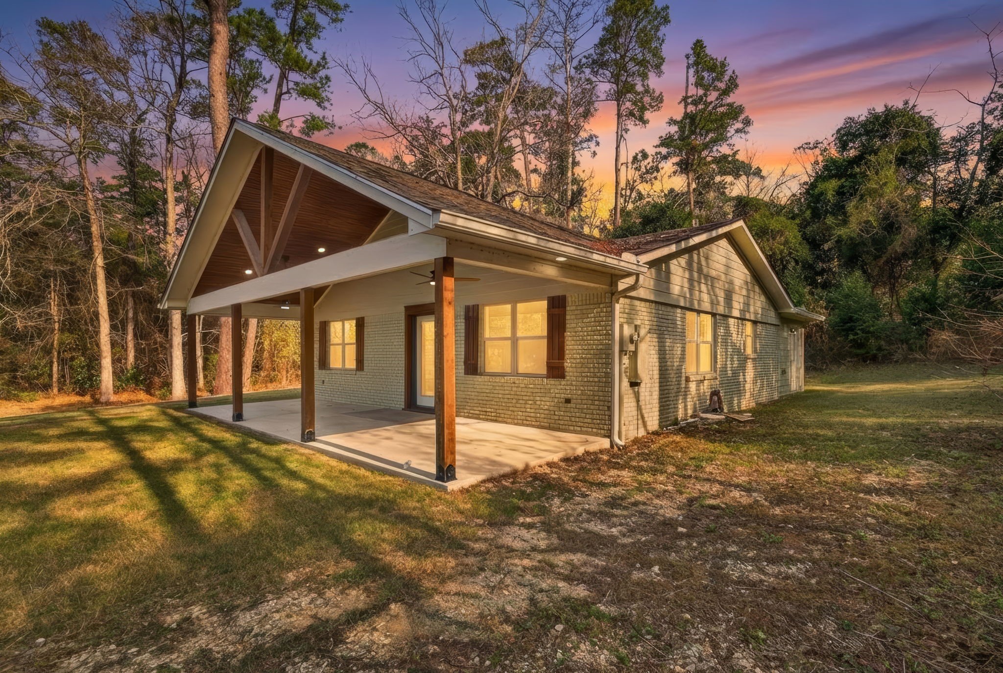 525 Charmaine Drive E Property Photo 1