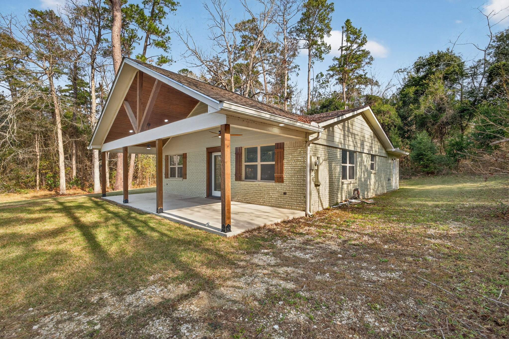 525 Charmaine Drive E Property Photo 7