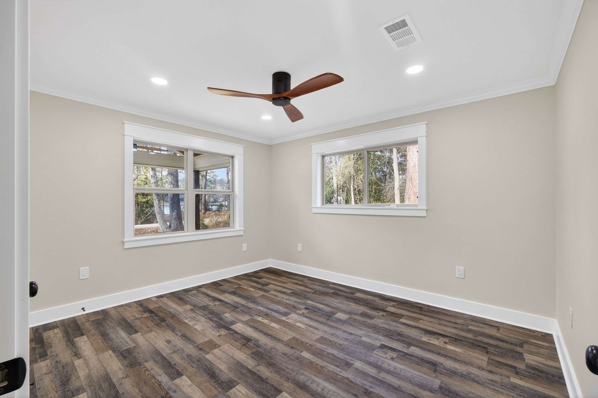 525 Charmaine Drive E Property Photo 27