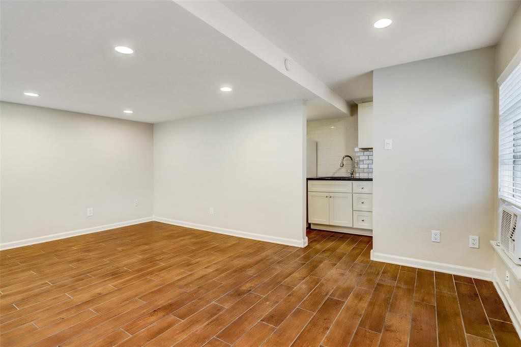 308 1/2 W Drew Street B Property Photo 6