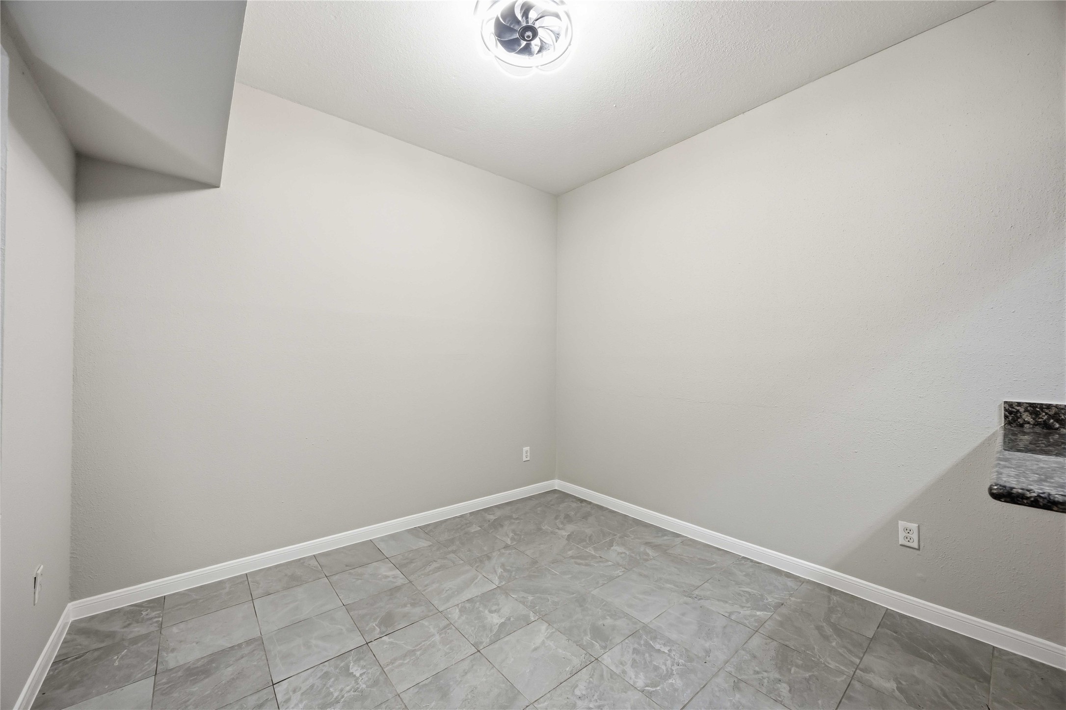 2100 Tanglewilde Street 631 Property Photo 10