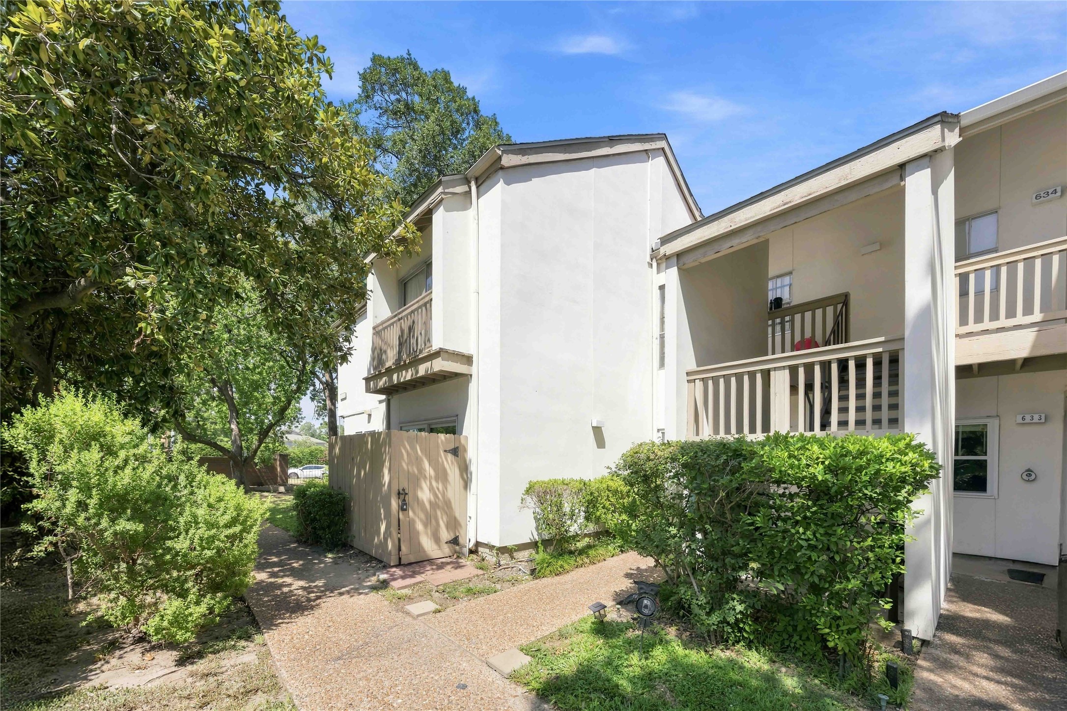 2100 Tanglewilde Street 631 Property Photo 15