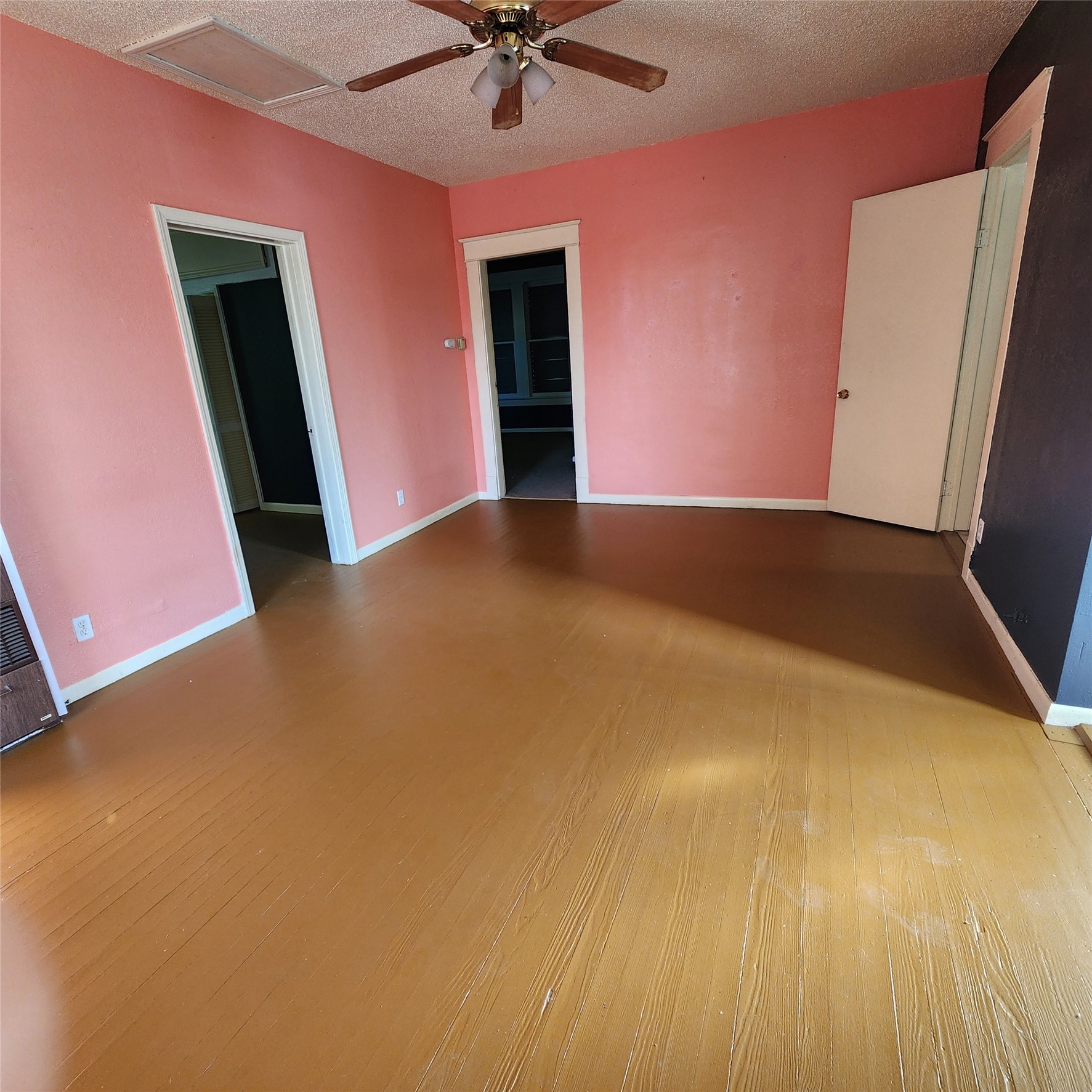 4401 Avenue Q 1/2 2 Property Photo 2