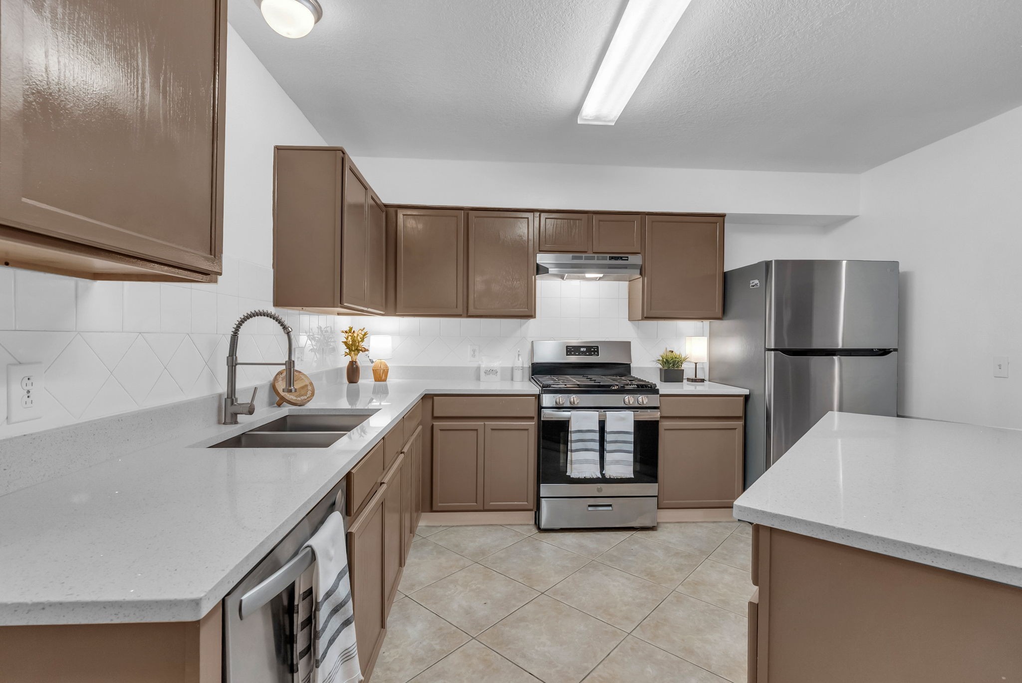 17534 S Summit Canyon Drive Property Photo 4