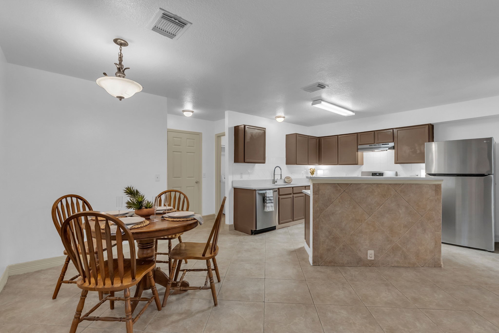 17534 S Summit Canyon Drive Property Photo 7