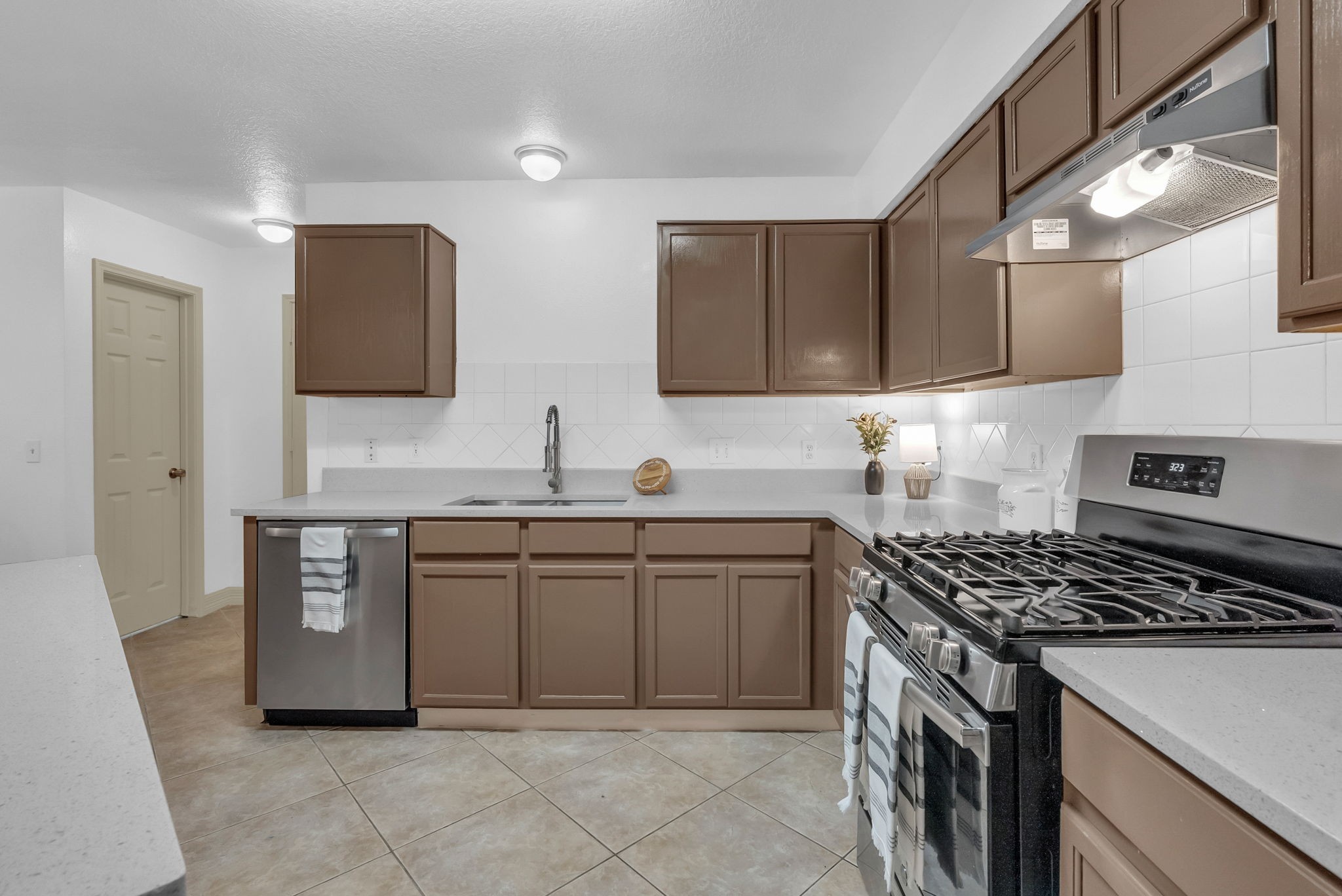 17534 S Summit Canyon Drive Property Photo 8