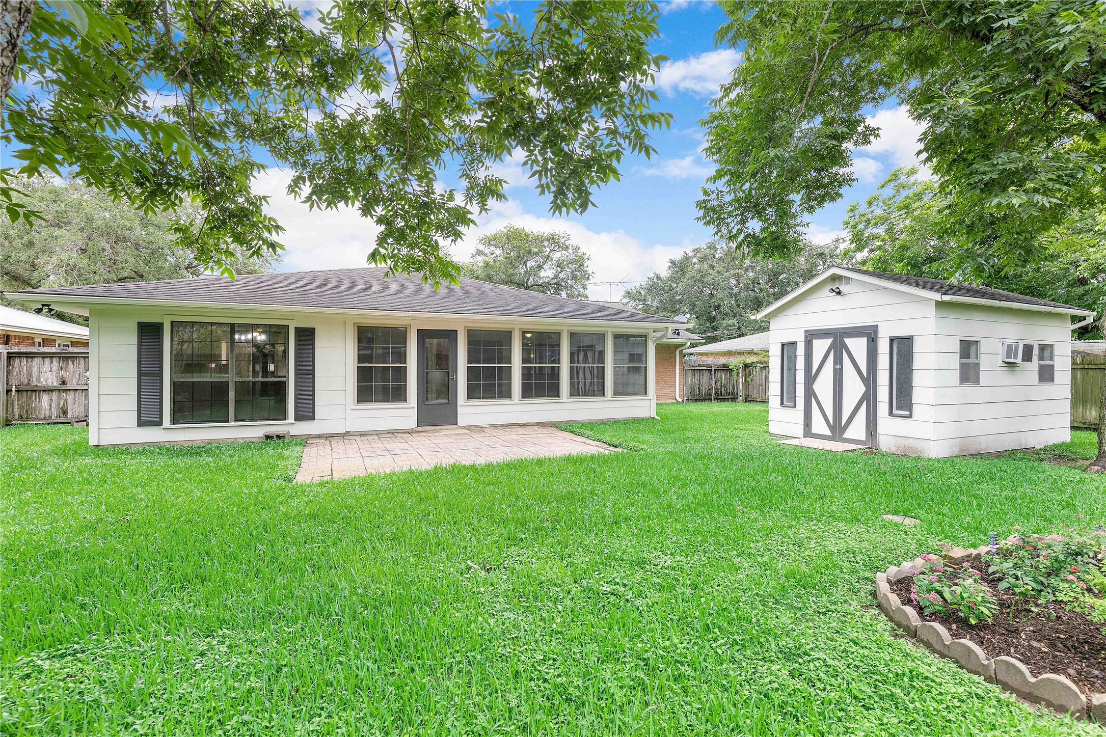 1916 Baywood Drive Property Photo 4