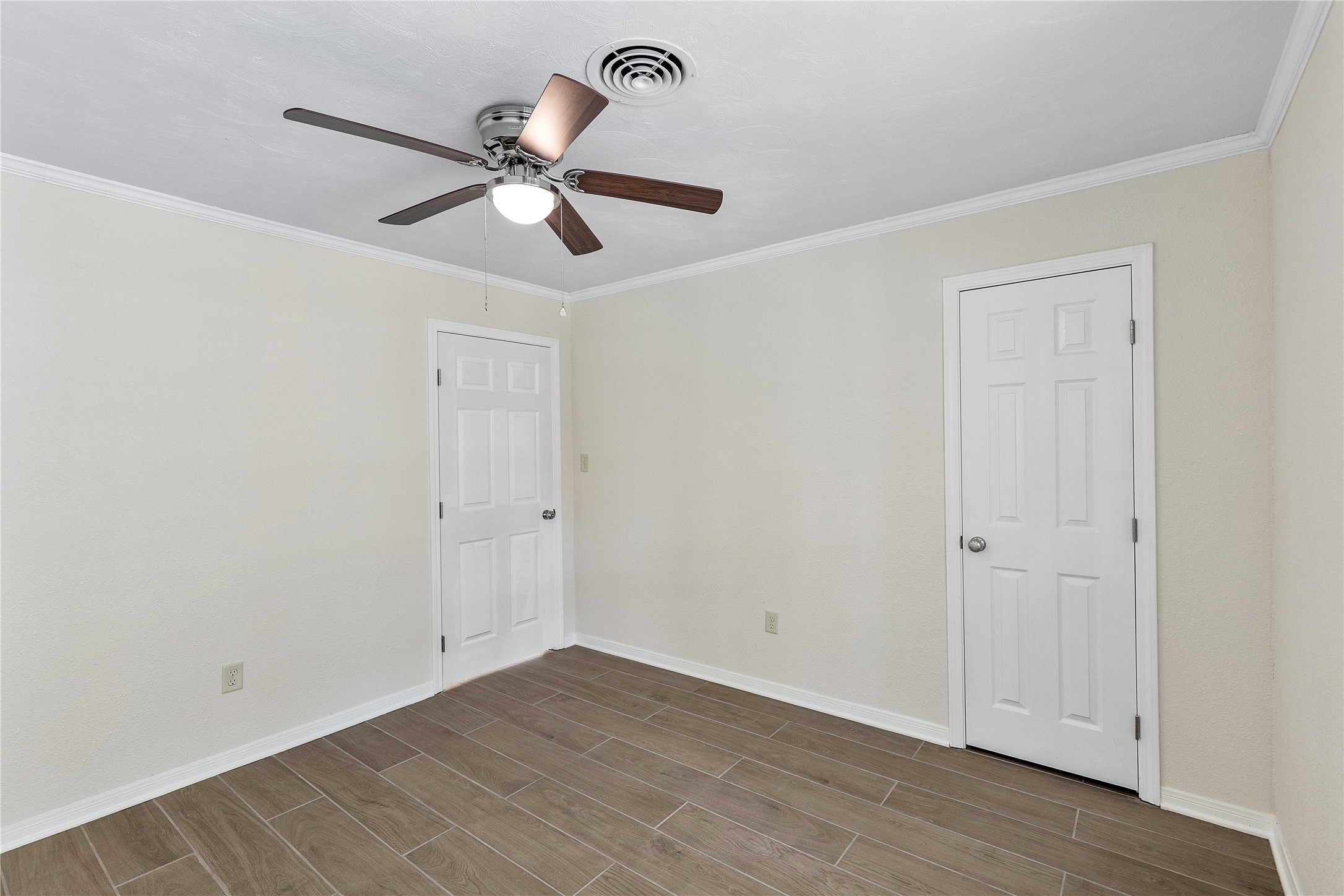 1916 Baywood Drive Property Photo 8