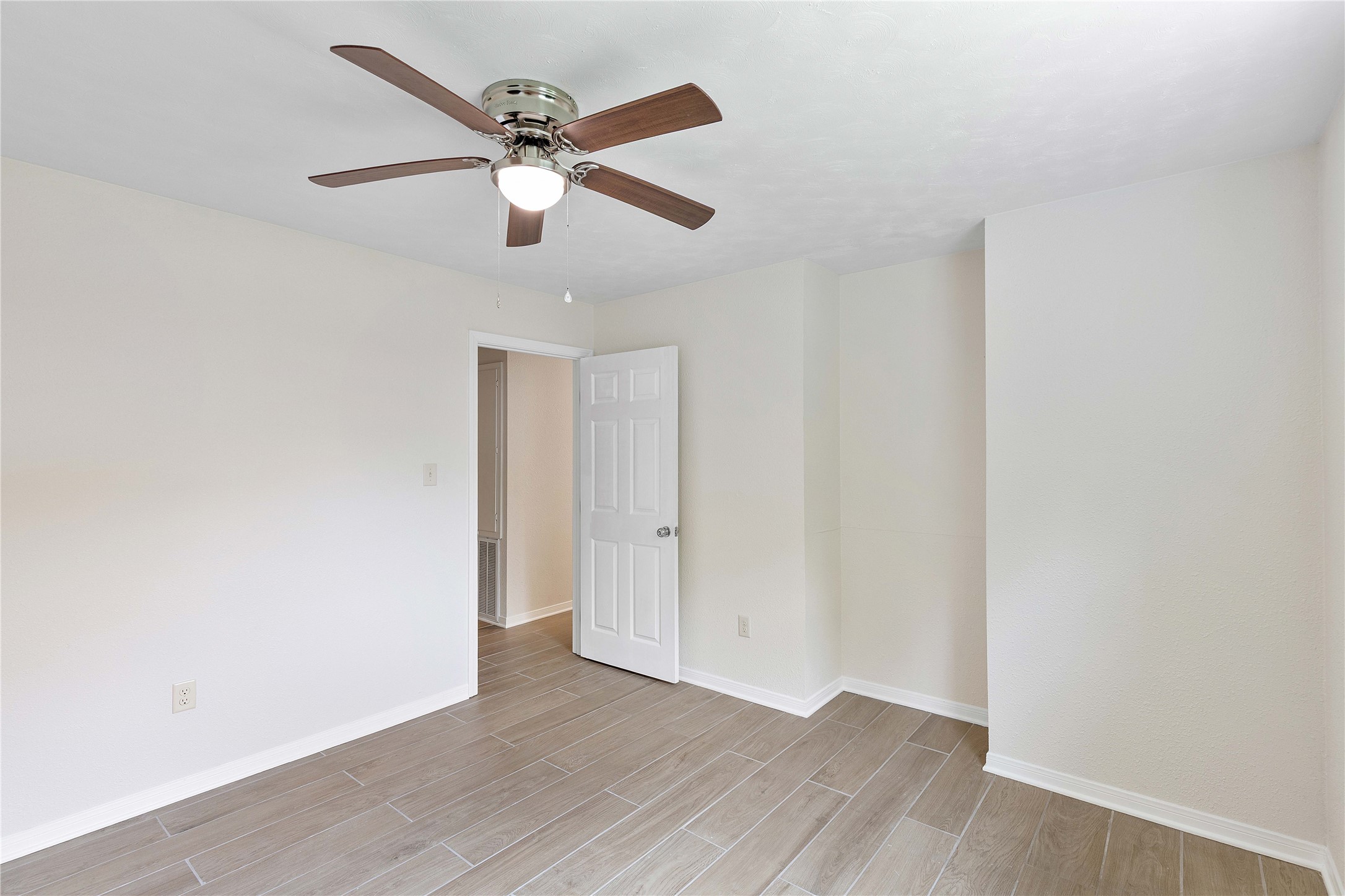 1916 Baywood Drive Property Photo 9